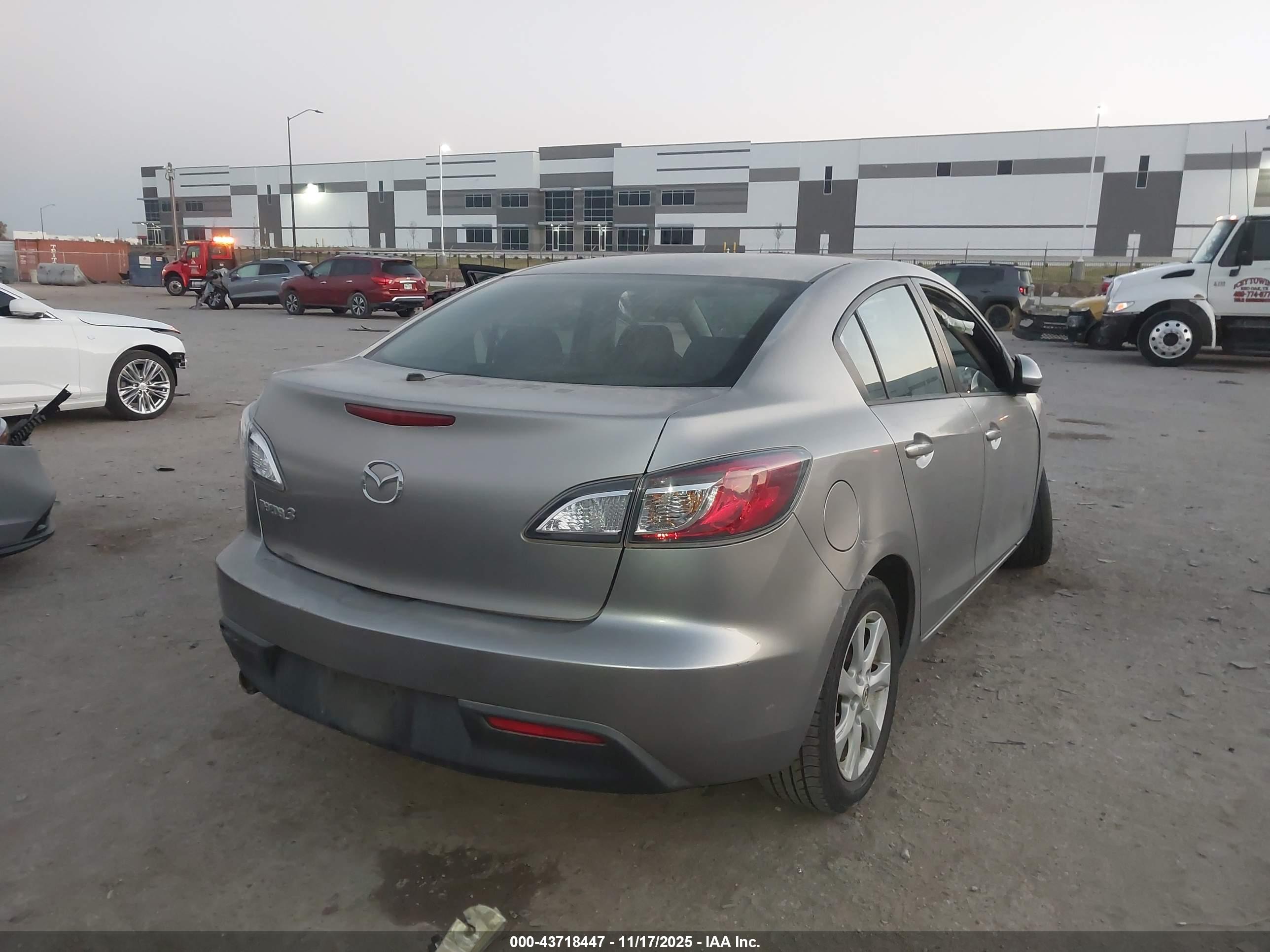 MAZDA MAZDA3 image 4