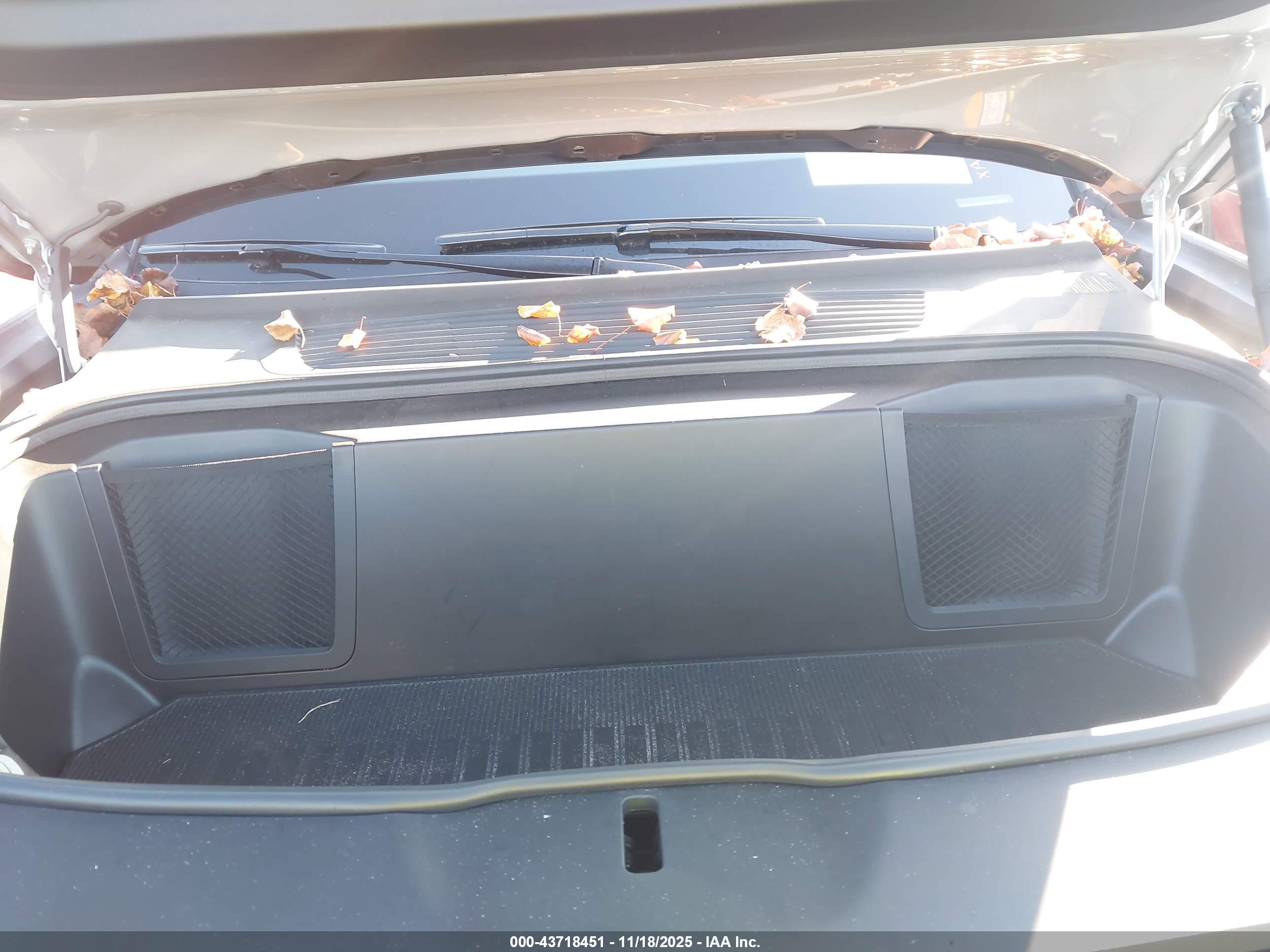 RIVIAN R1S image 10