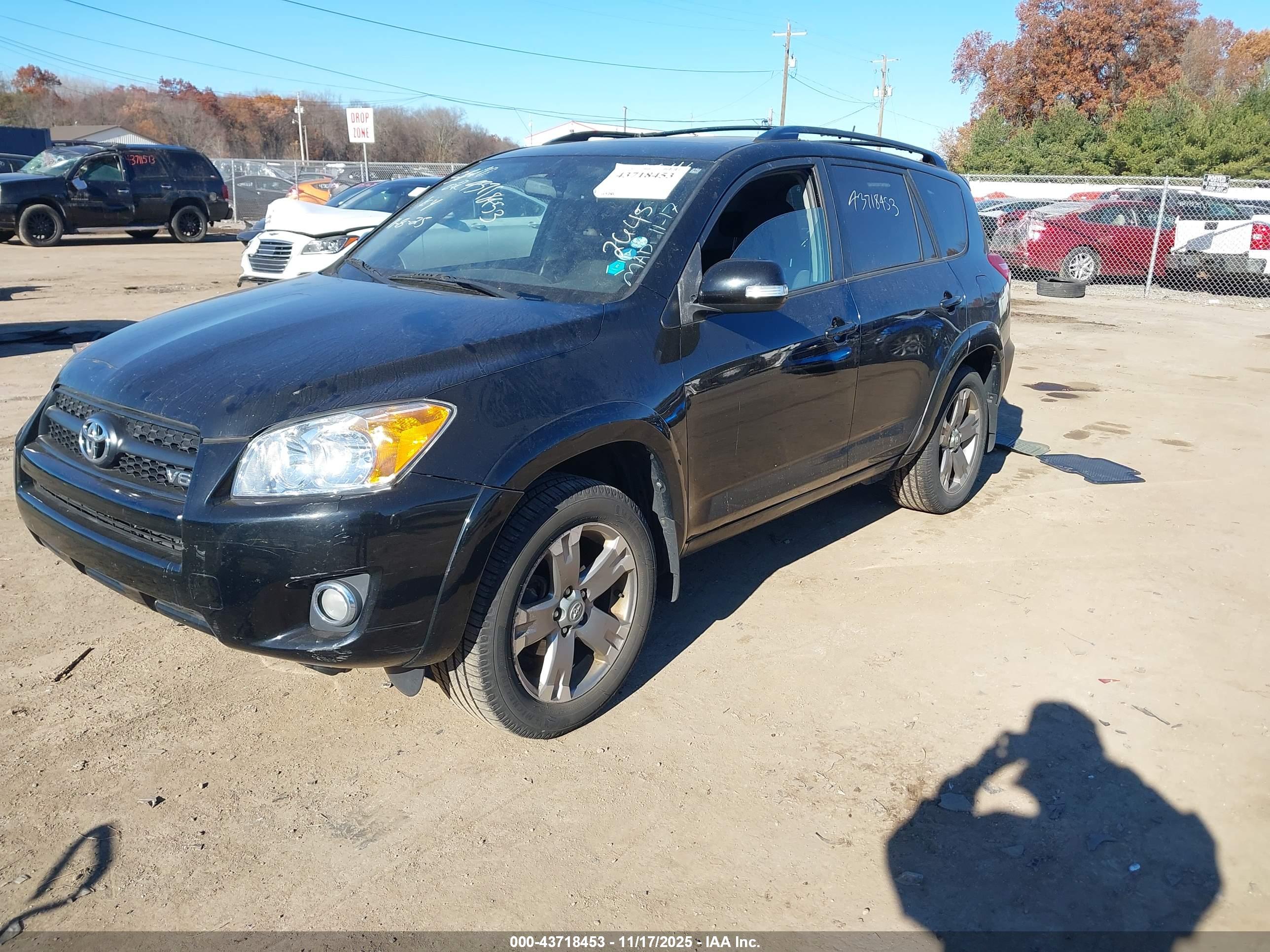 TOYOTA RAV4 image 2