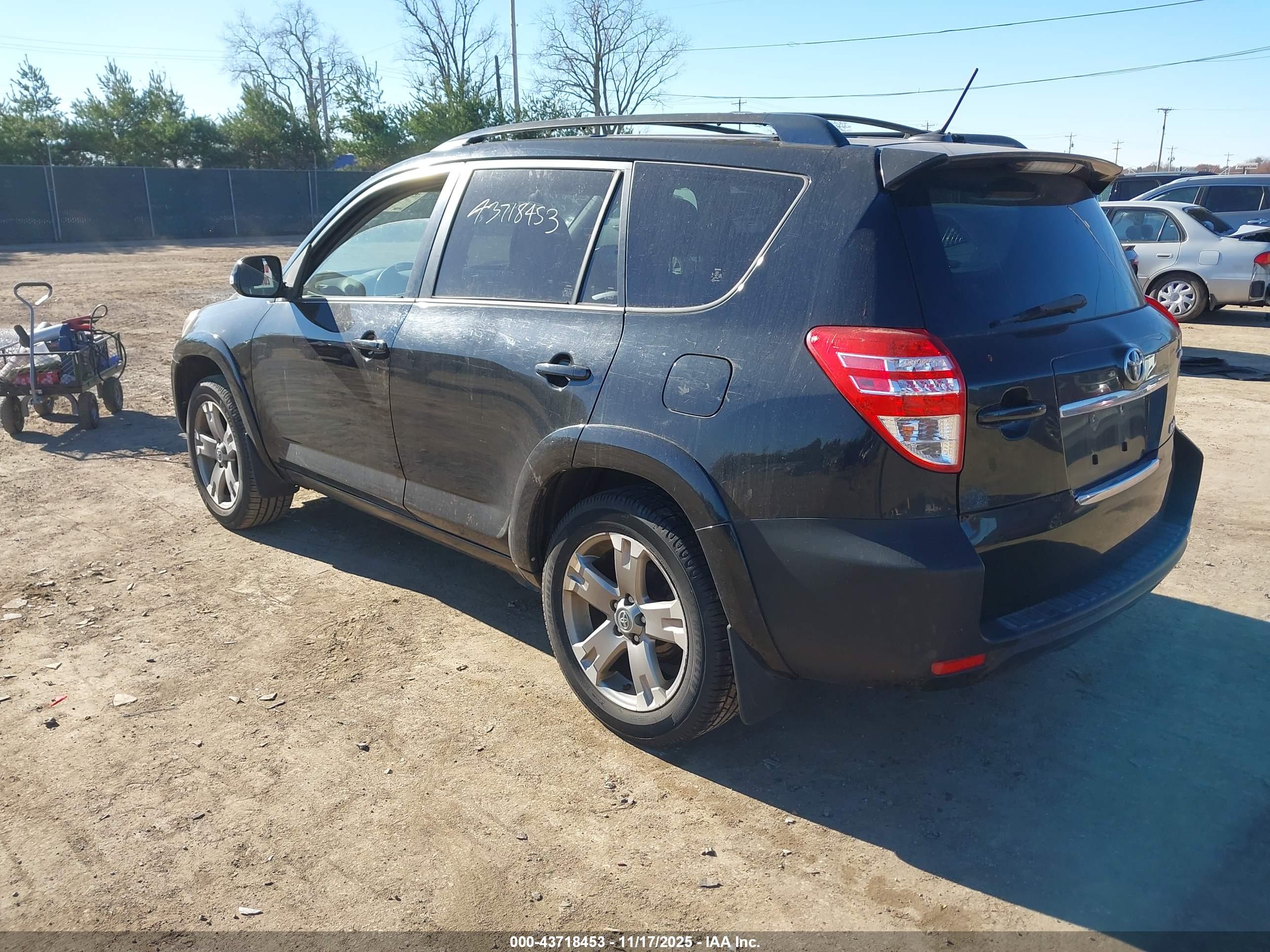 TOYOTA RAV4 image 3