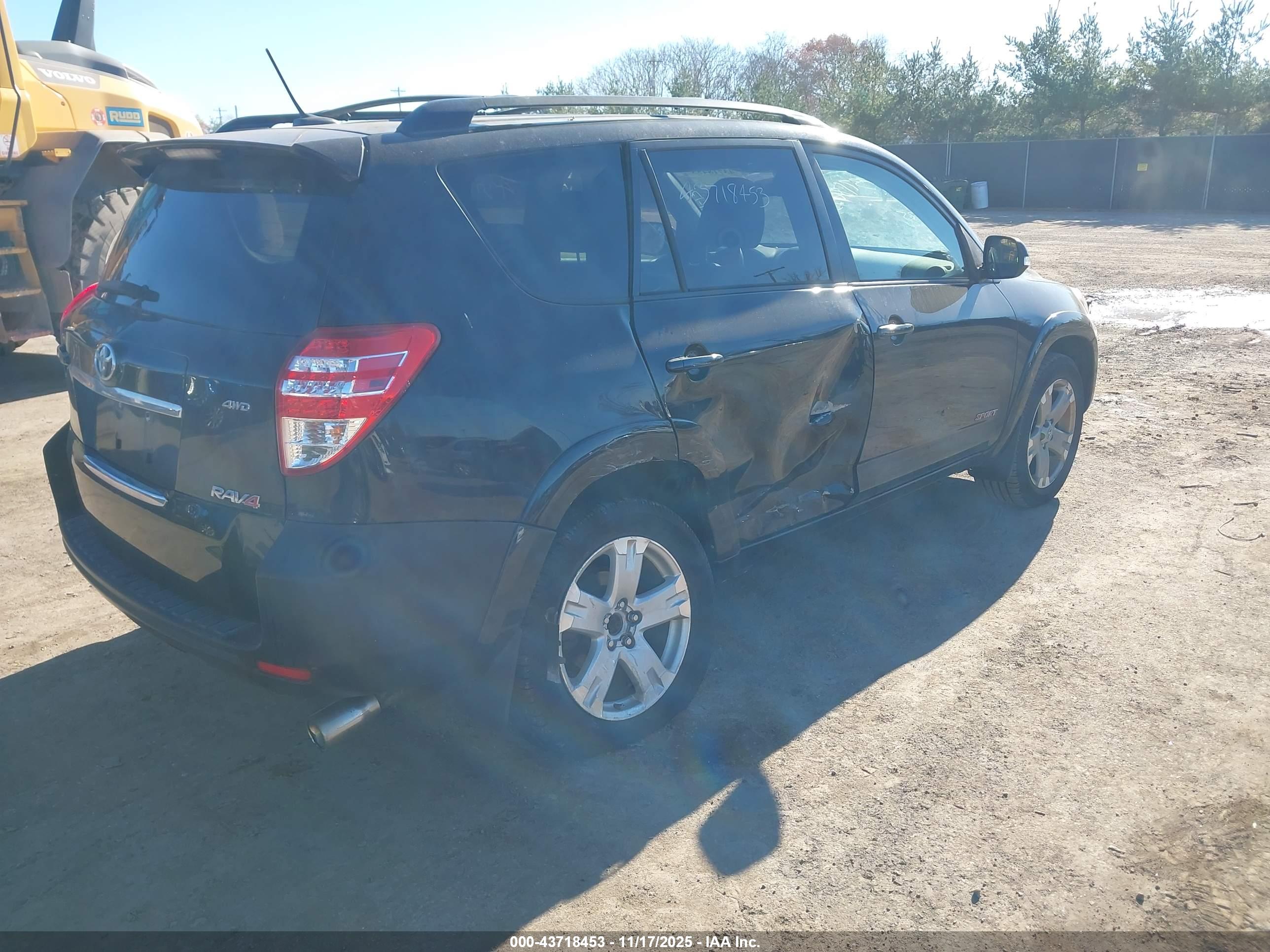 TOYOTA RAV4 image 4