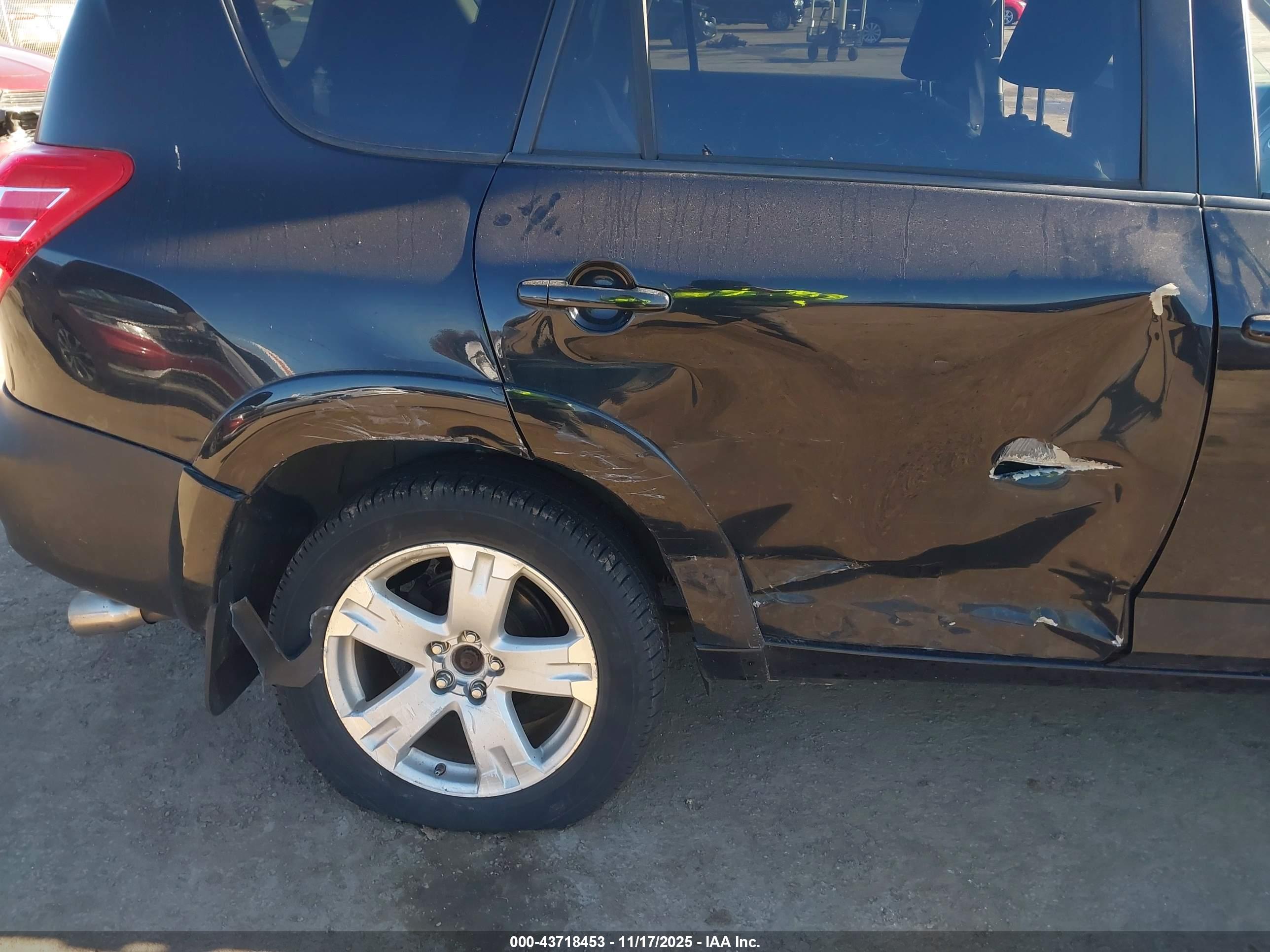 TOYOTA RAV4 image 6