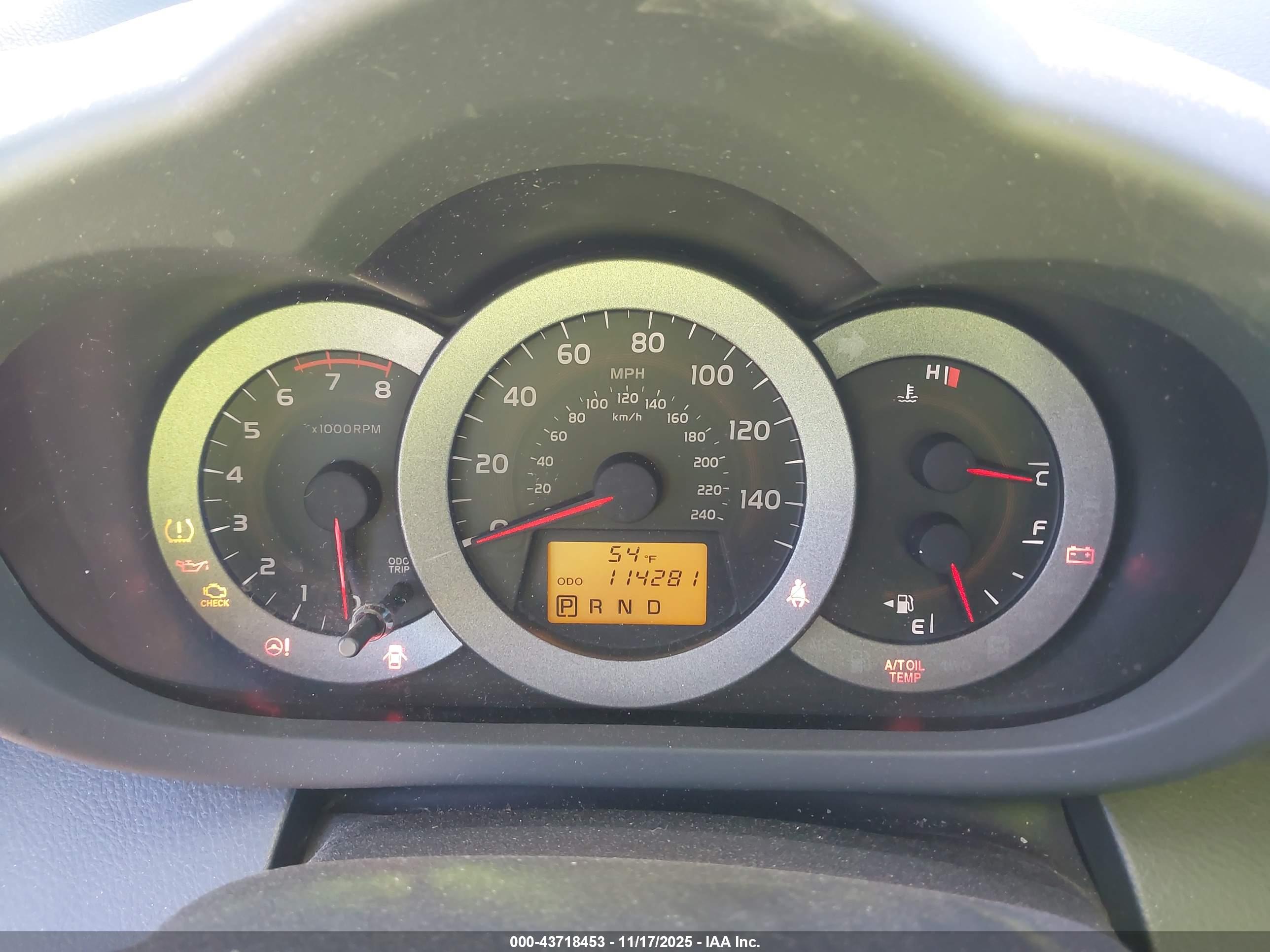 TOYOTA RAV4 image 7