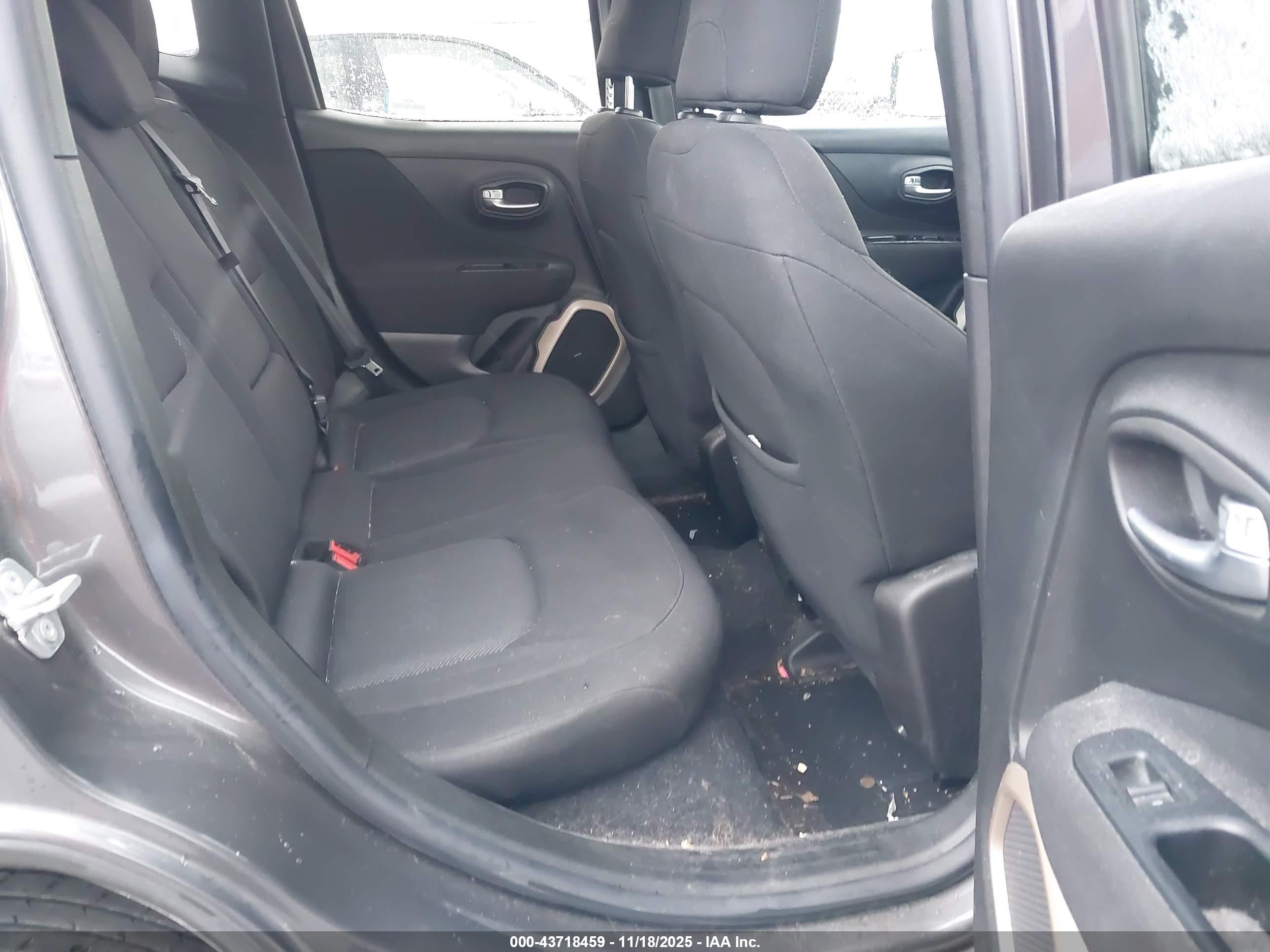 JEEP RENEGADE image 8