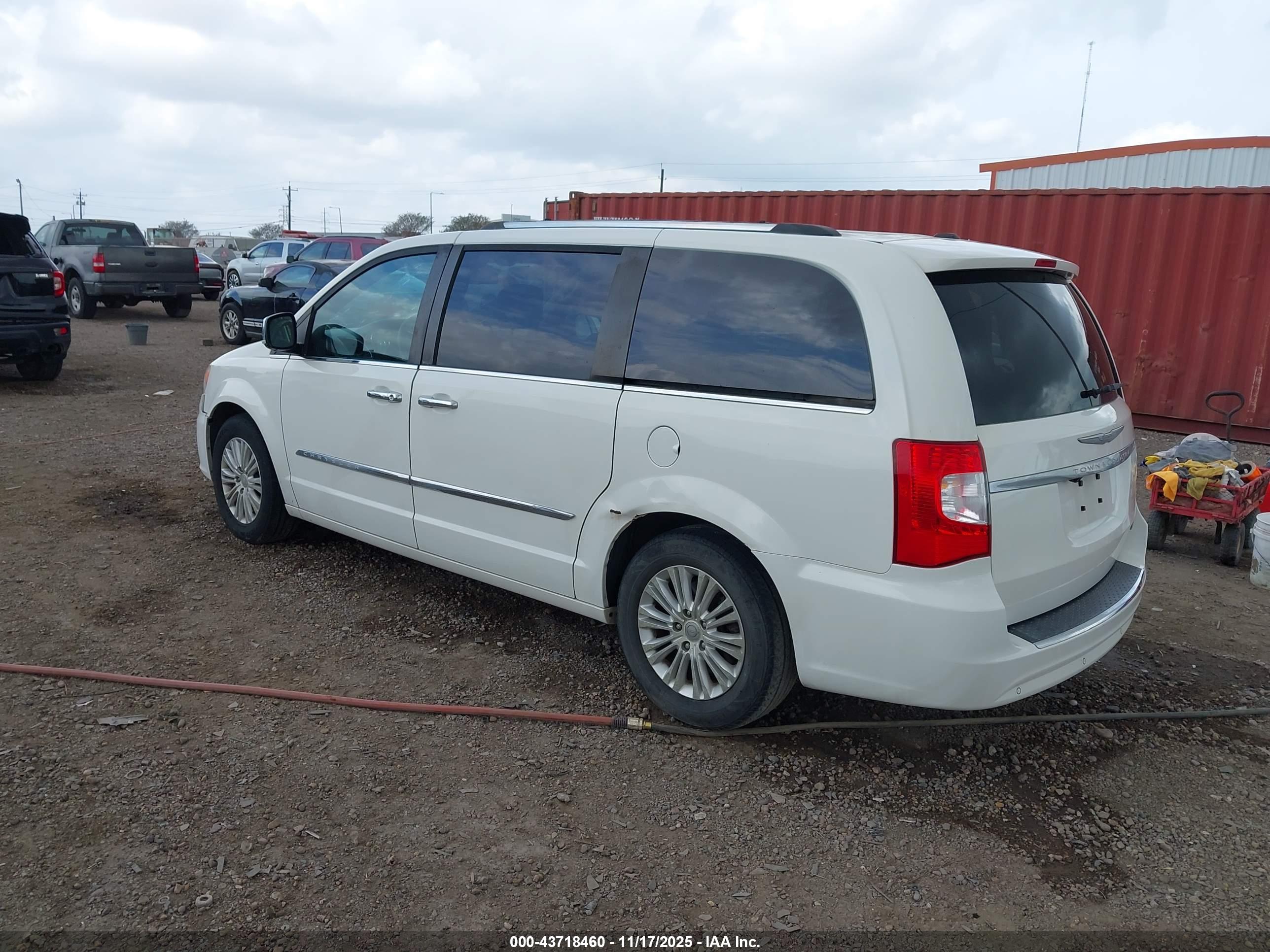 CHRYSLER TOWN image 3
