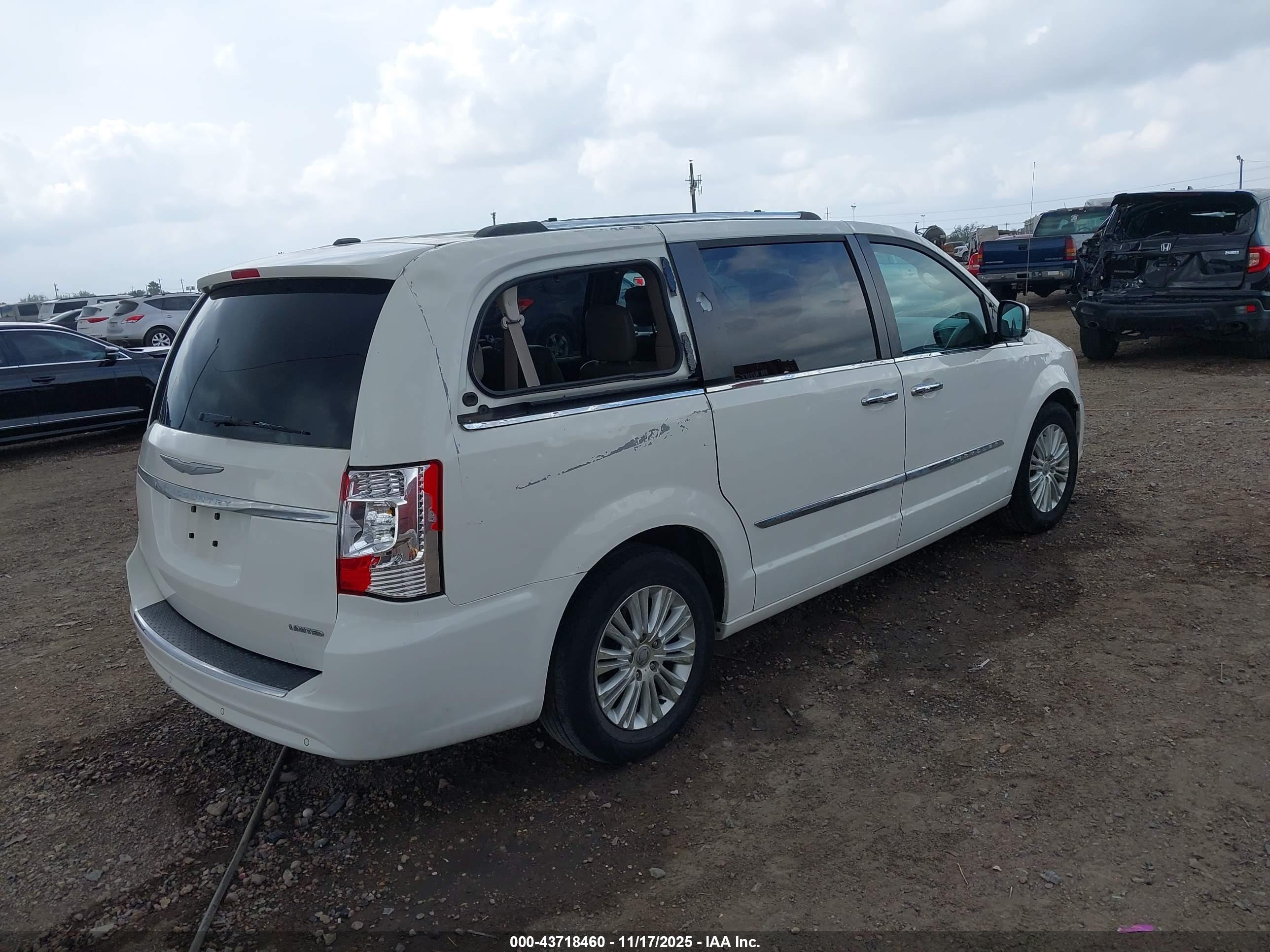 CHRYSLER TOWN image 4