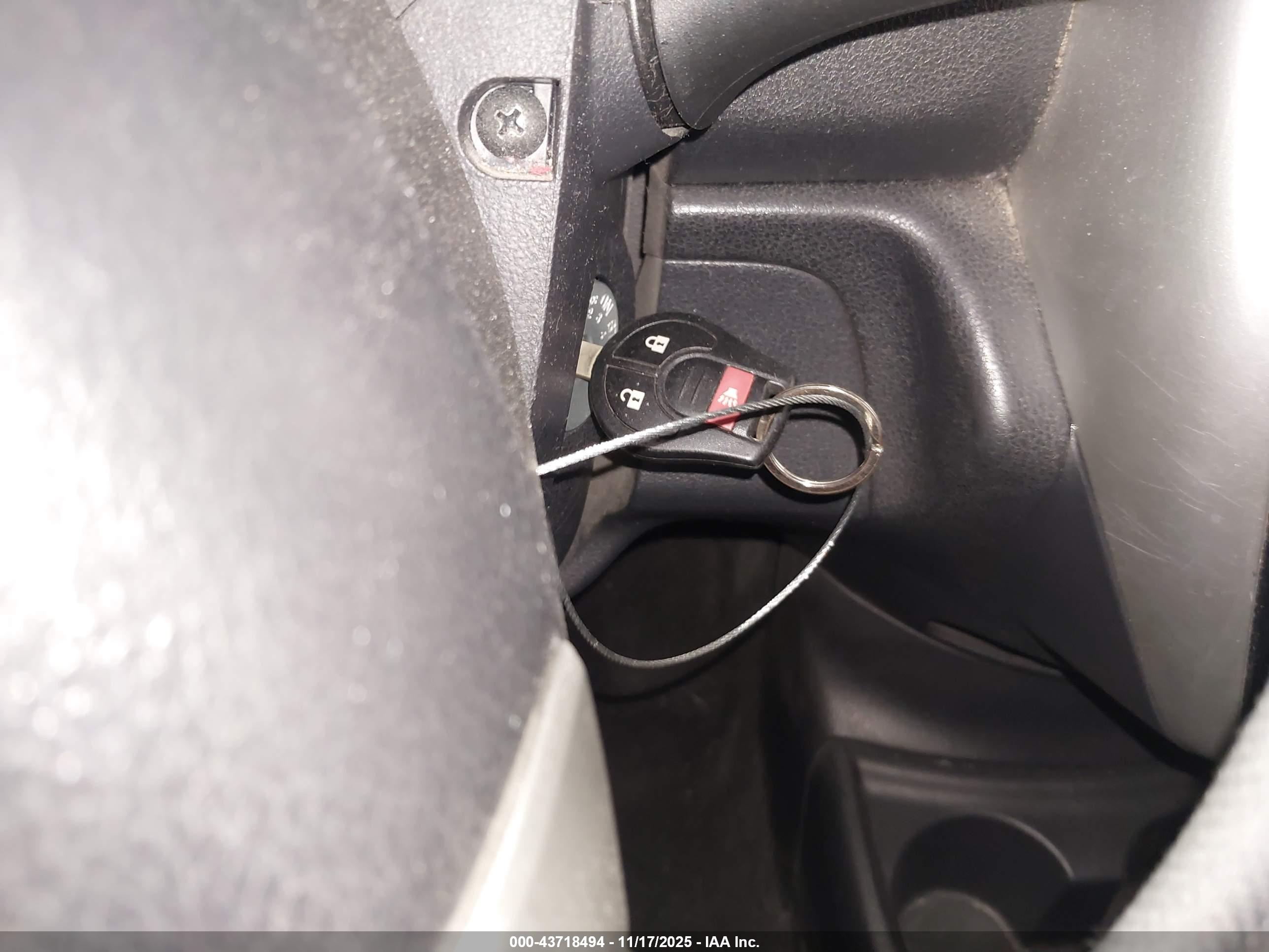 NISSAN VERSA image 11