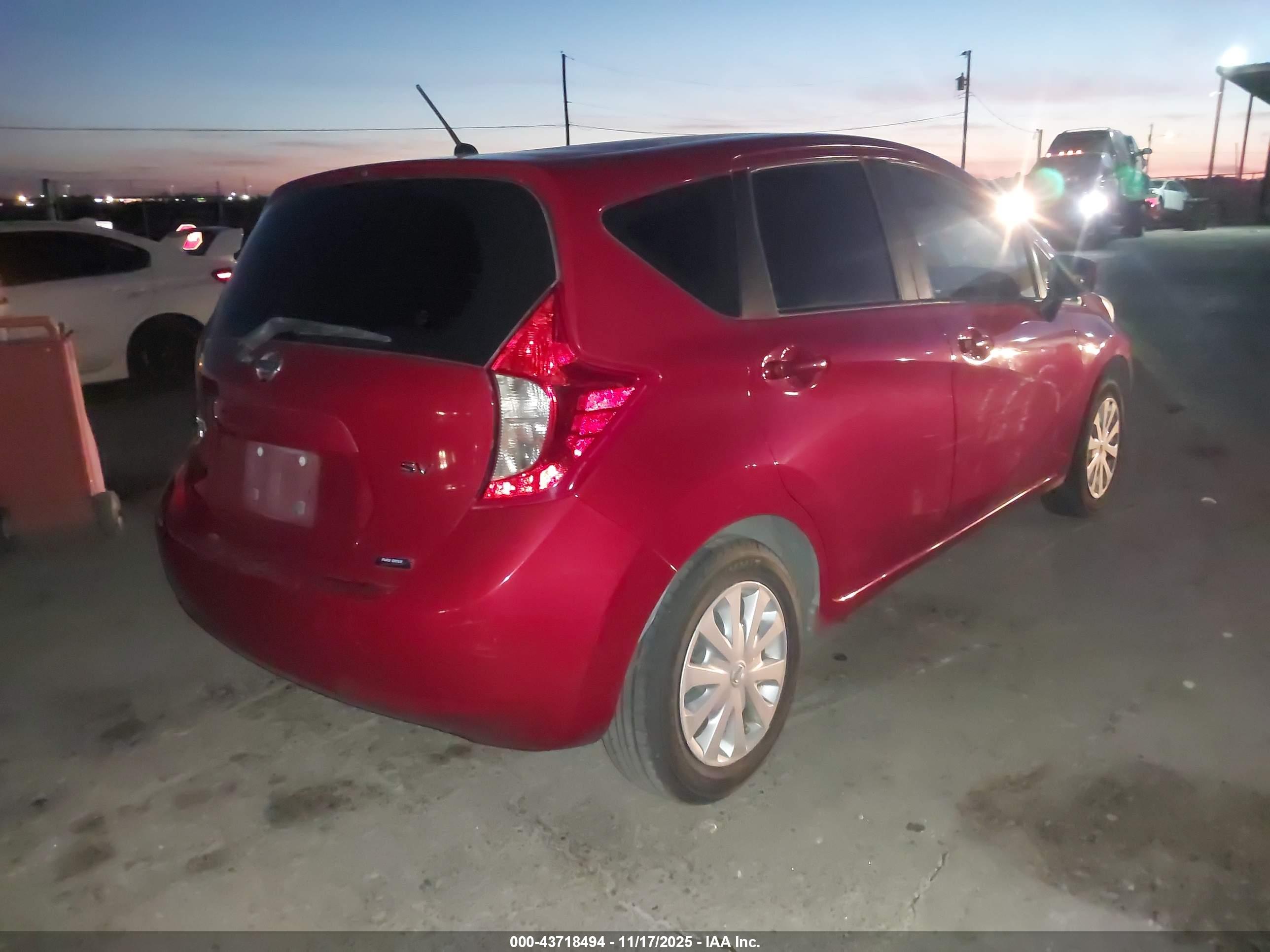 NISSAN VERSA image 4