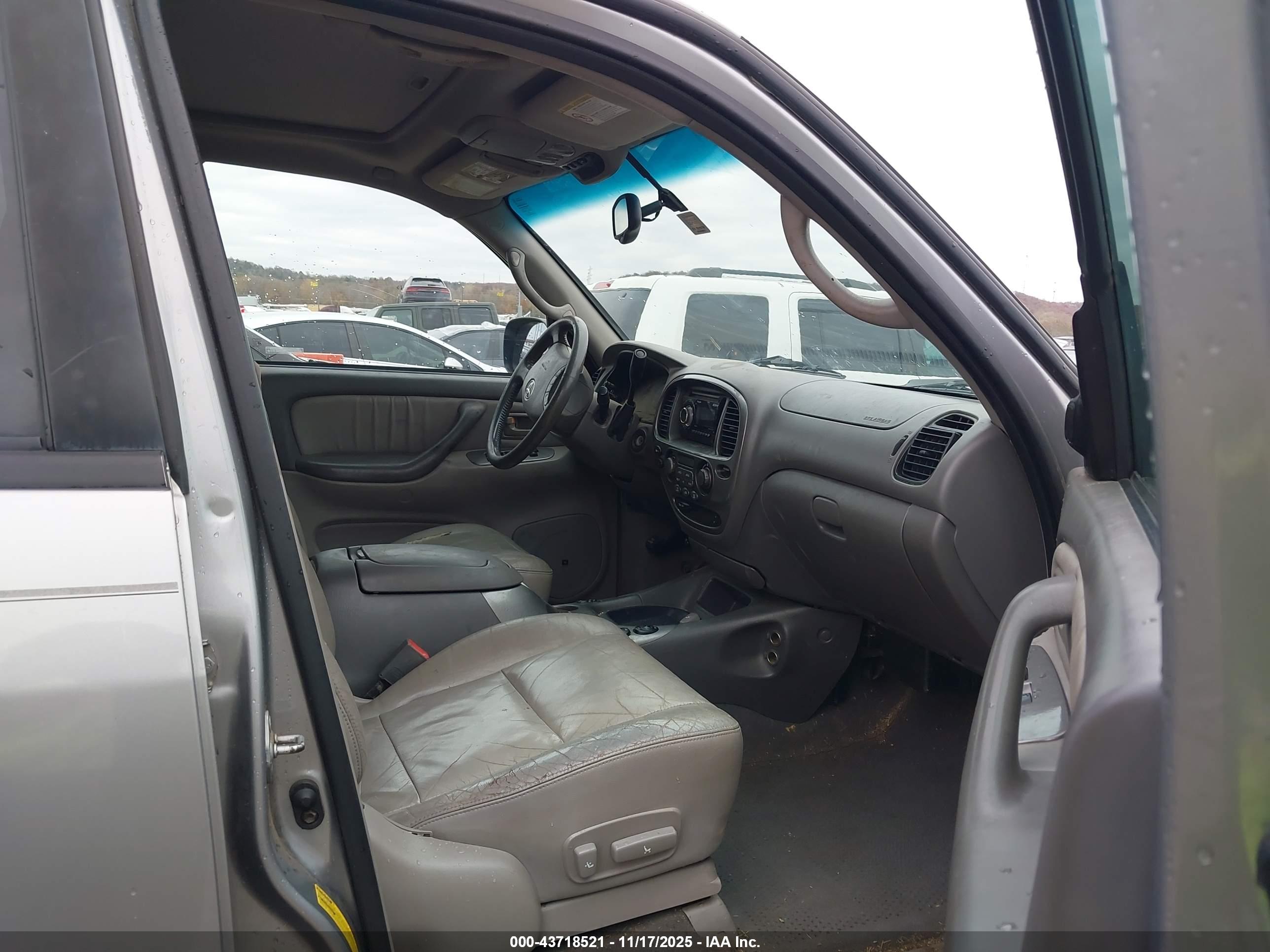 TOYOTA SEQUOIA image 5