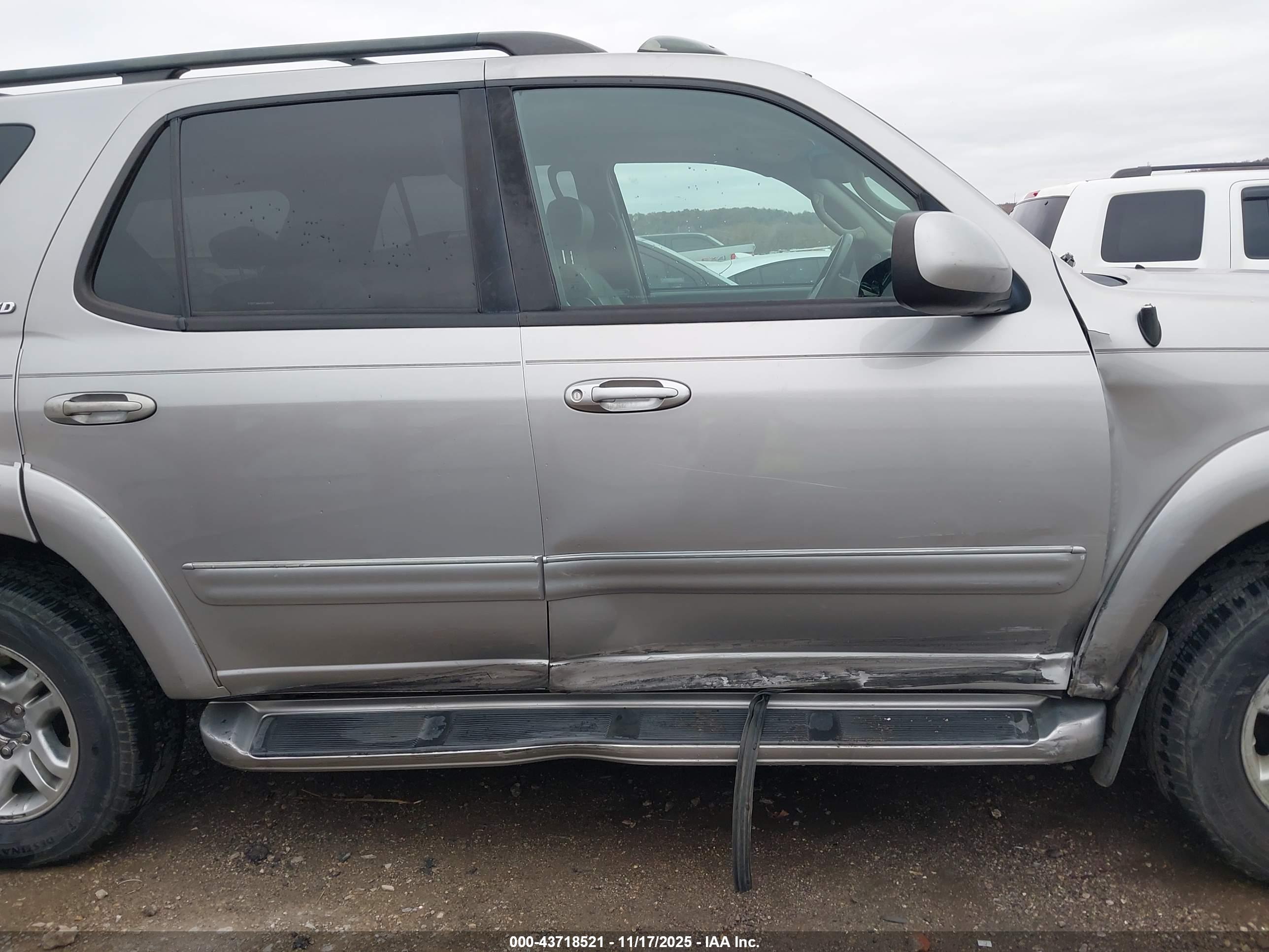 TOYOTA SEQUOIA image 6