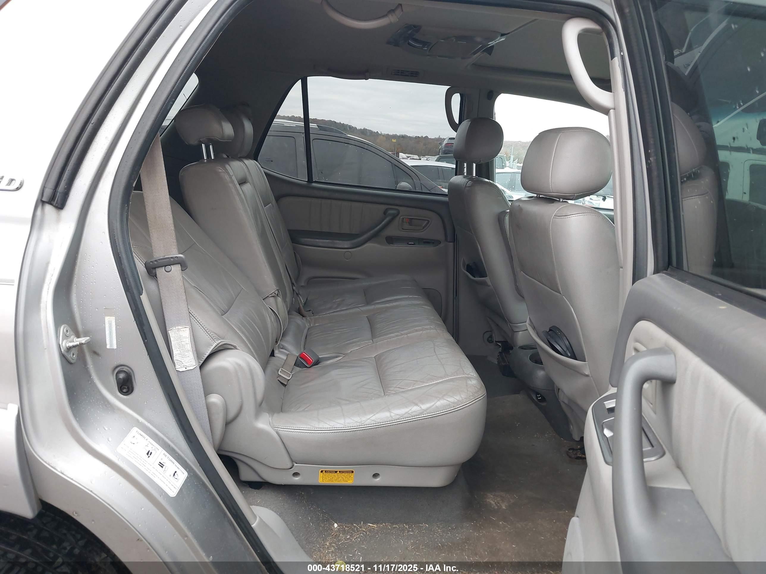 TOYOTA SEQUOIA image 8