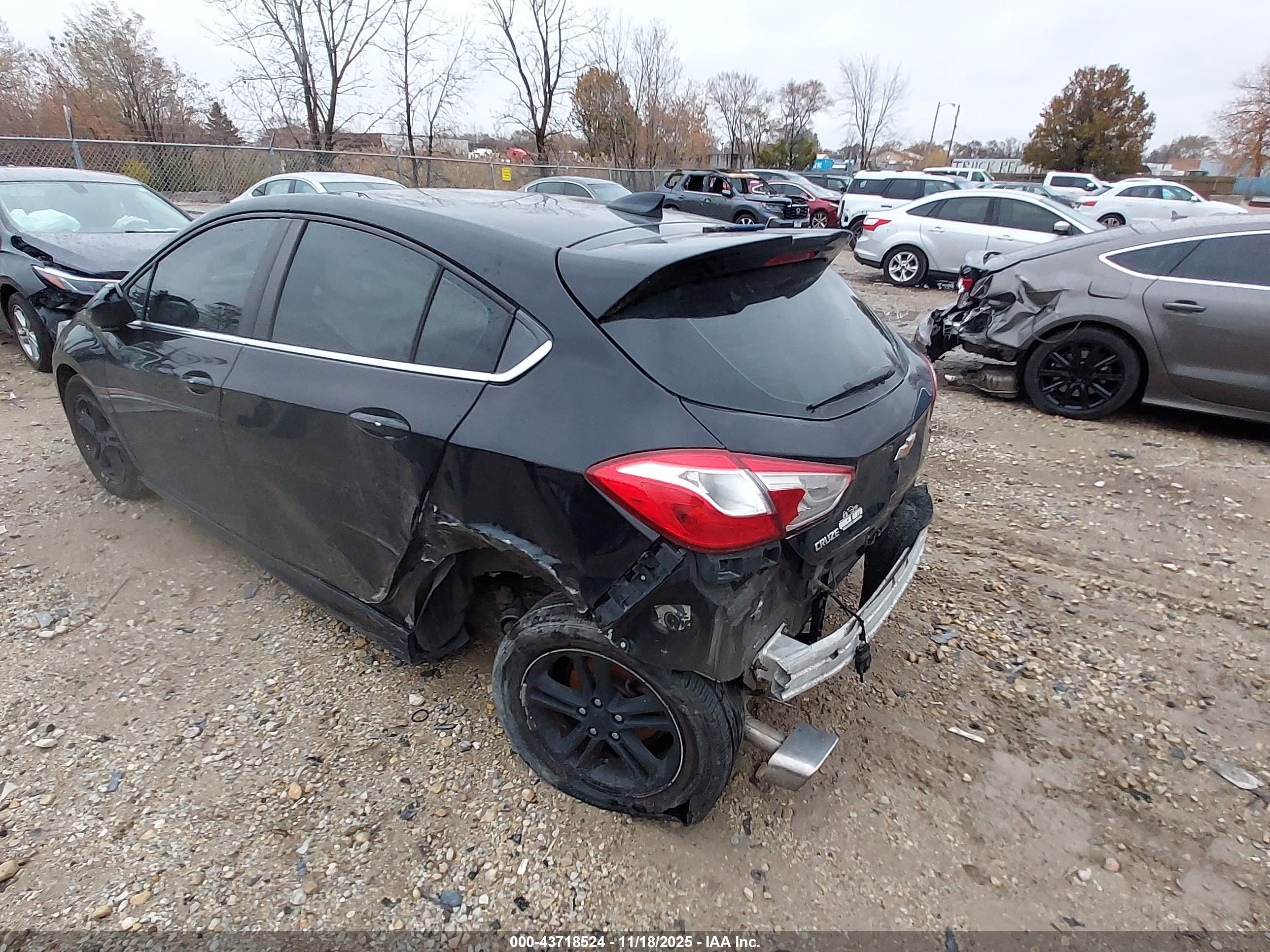 CHEVROLET CRUZE image 3