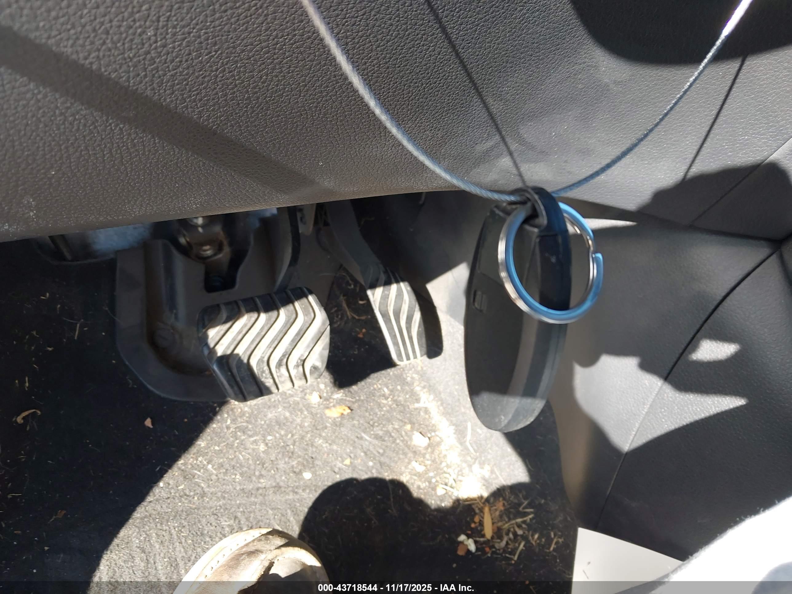 NISSAN ROGUE image 11