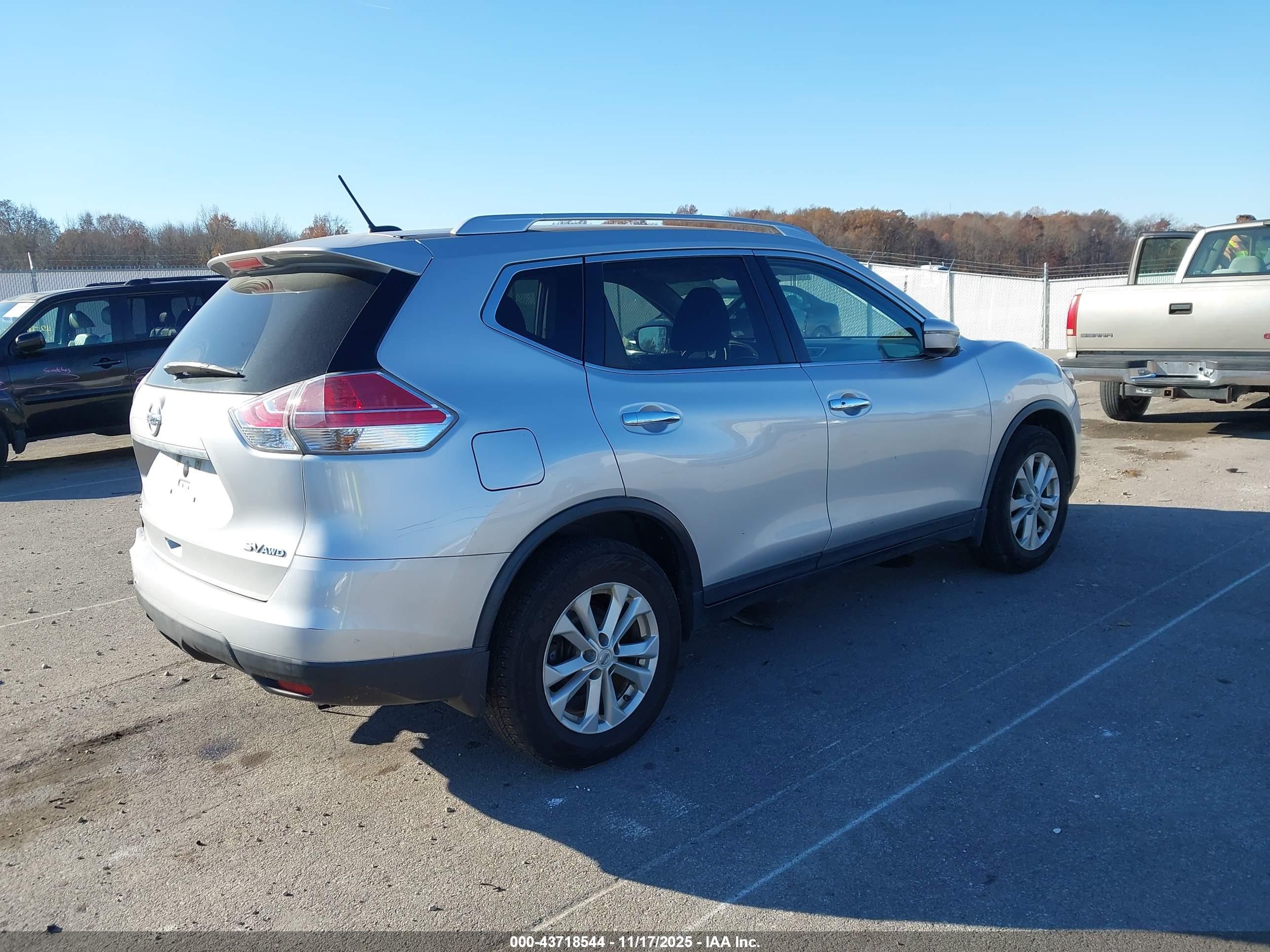 NISSAN ROGUE image 4