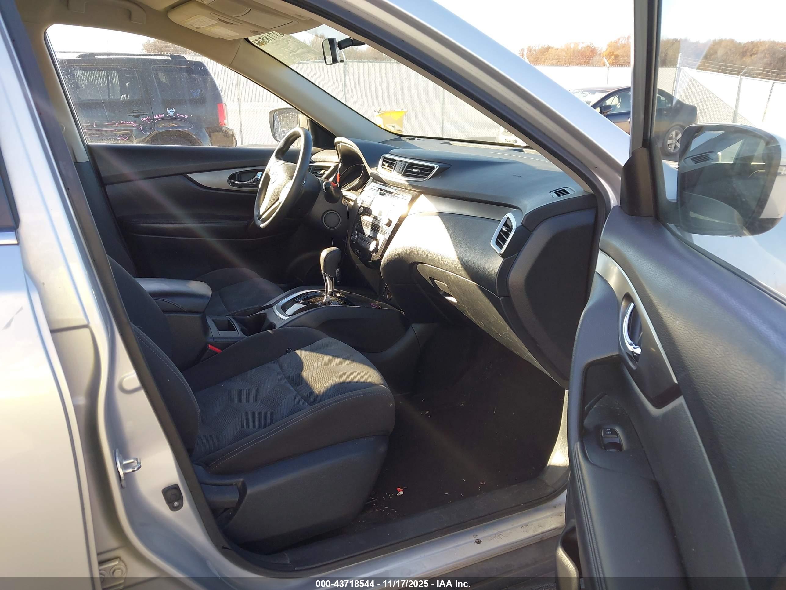 NISSAN ROGUE image 5