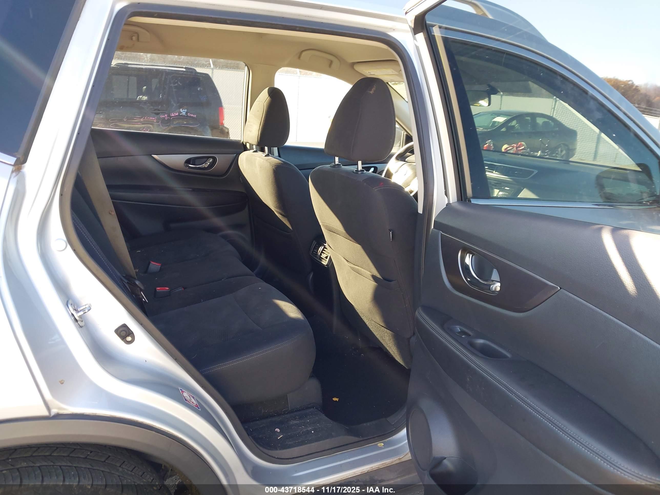 NISSAN ROGUE image 8