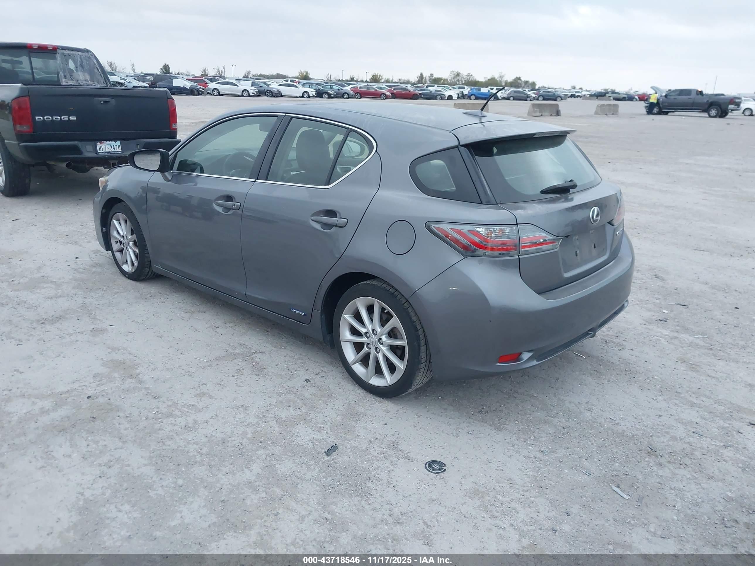 LEXUS CT image 3