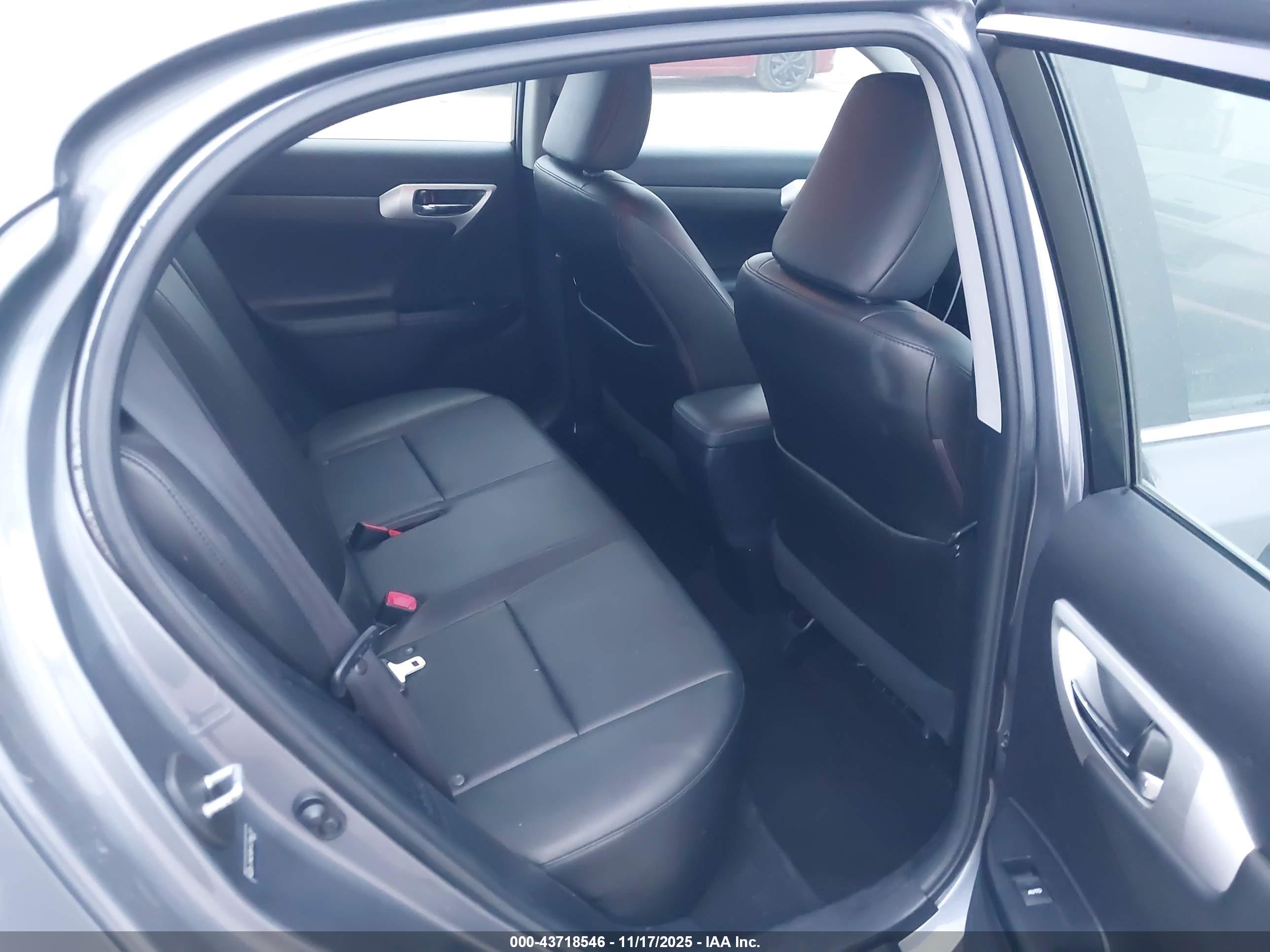 LEXUS CT image 8