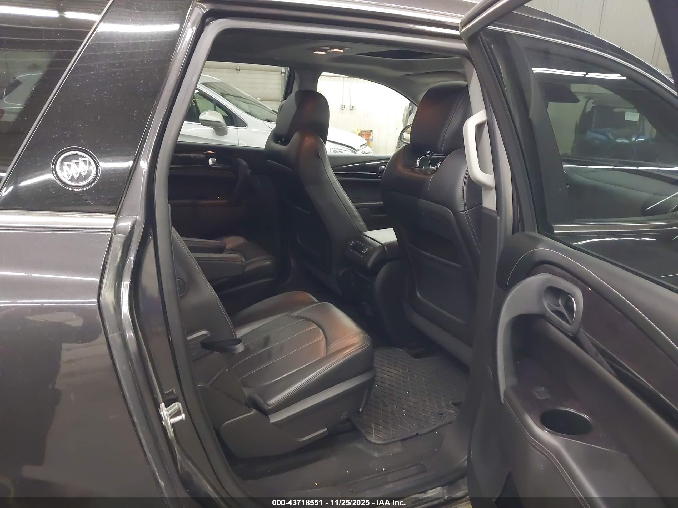 BUICK ENCLAVE image 8