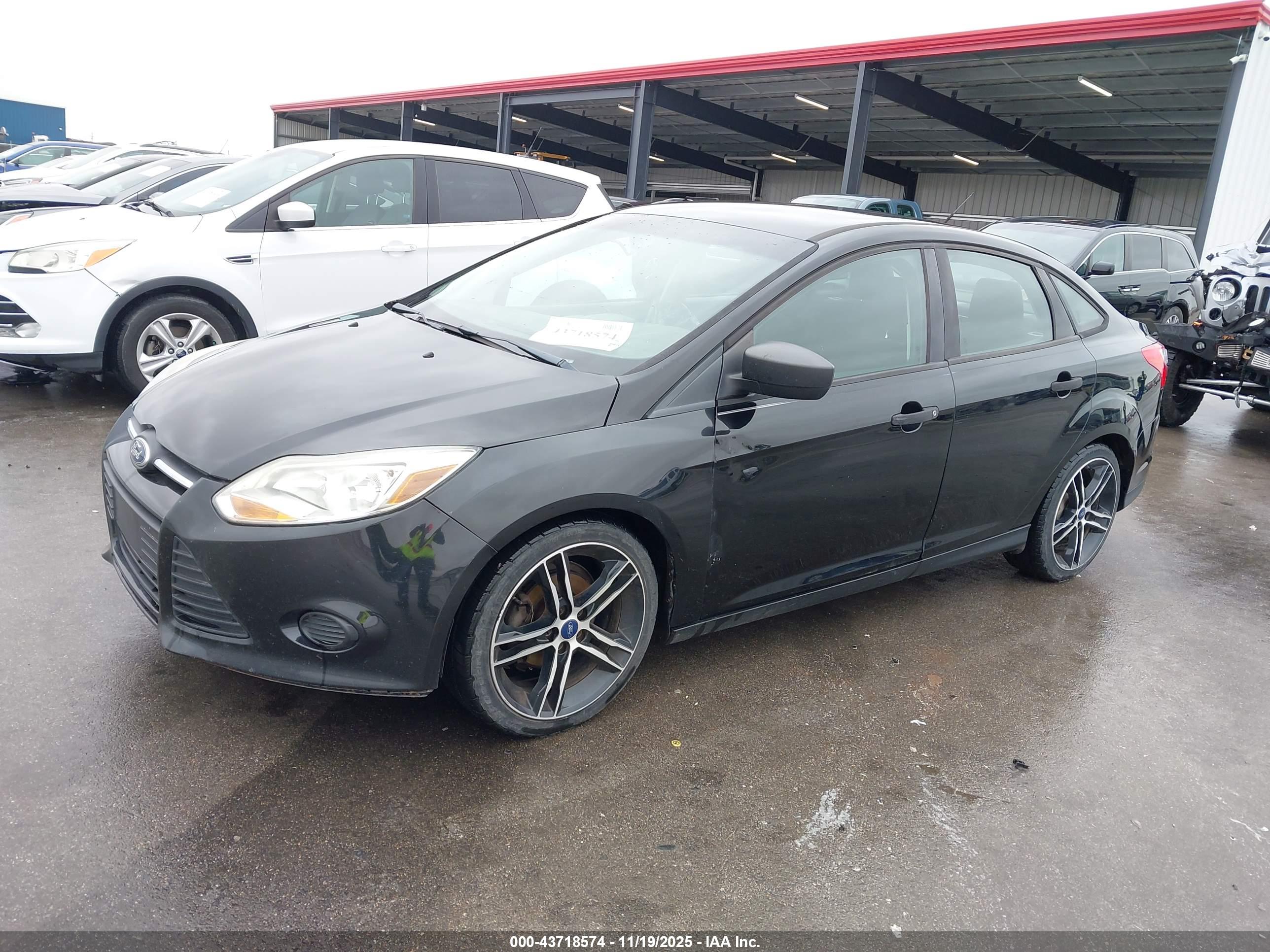 FORD FOCUS image 2