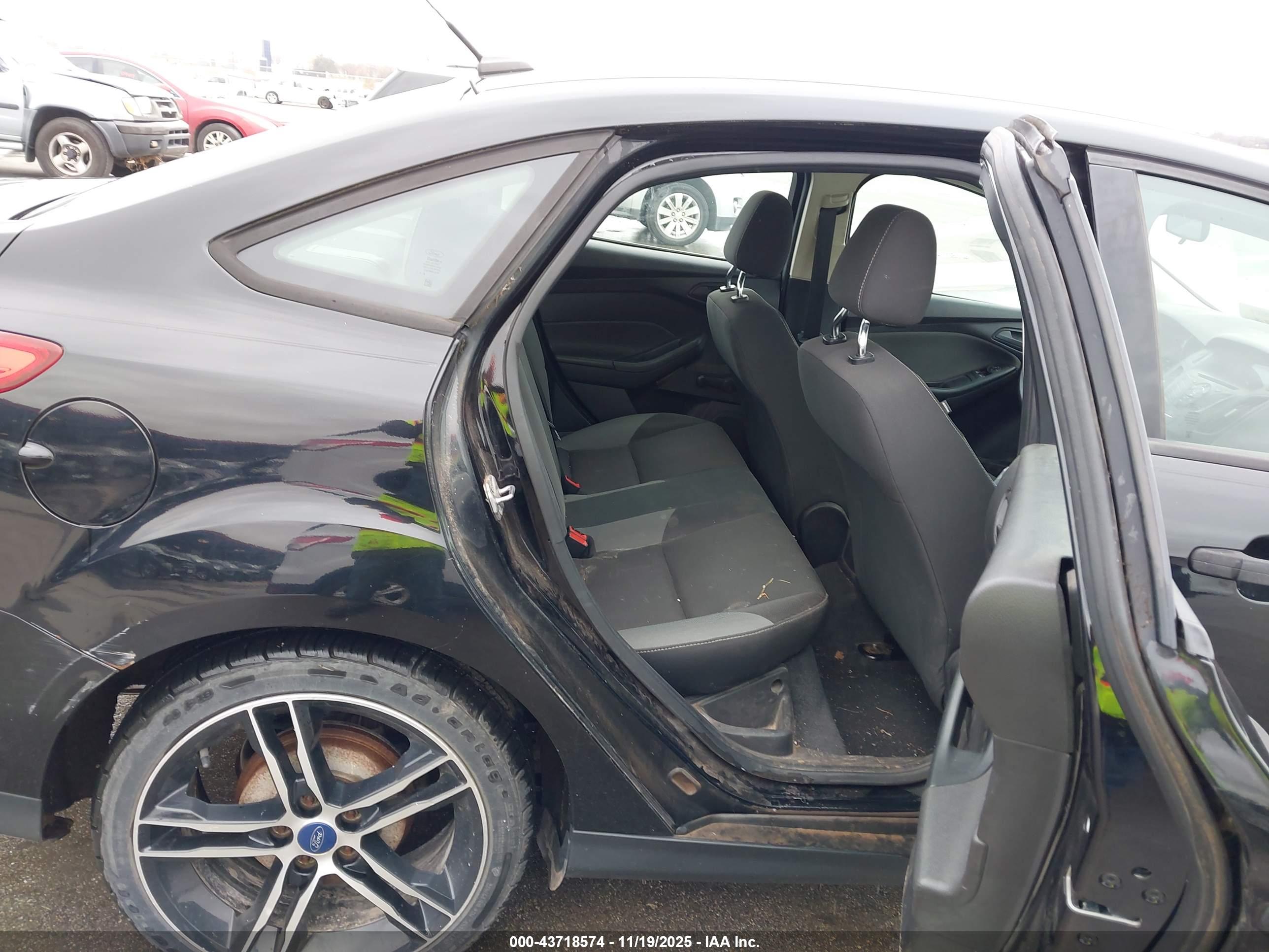 FORD FOCUS image 8