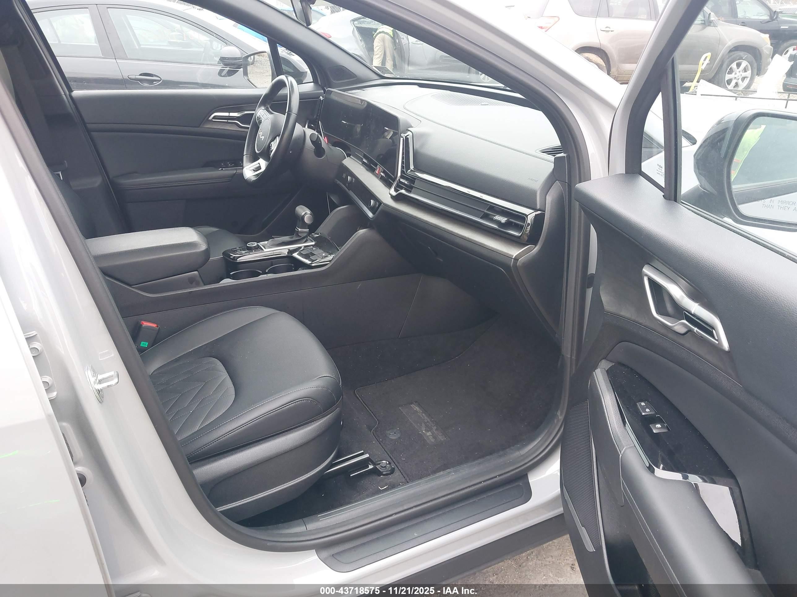 KIA SPORTAGE image 5