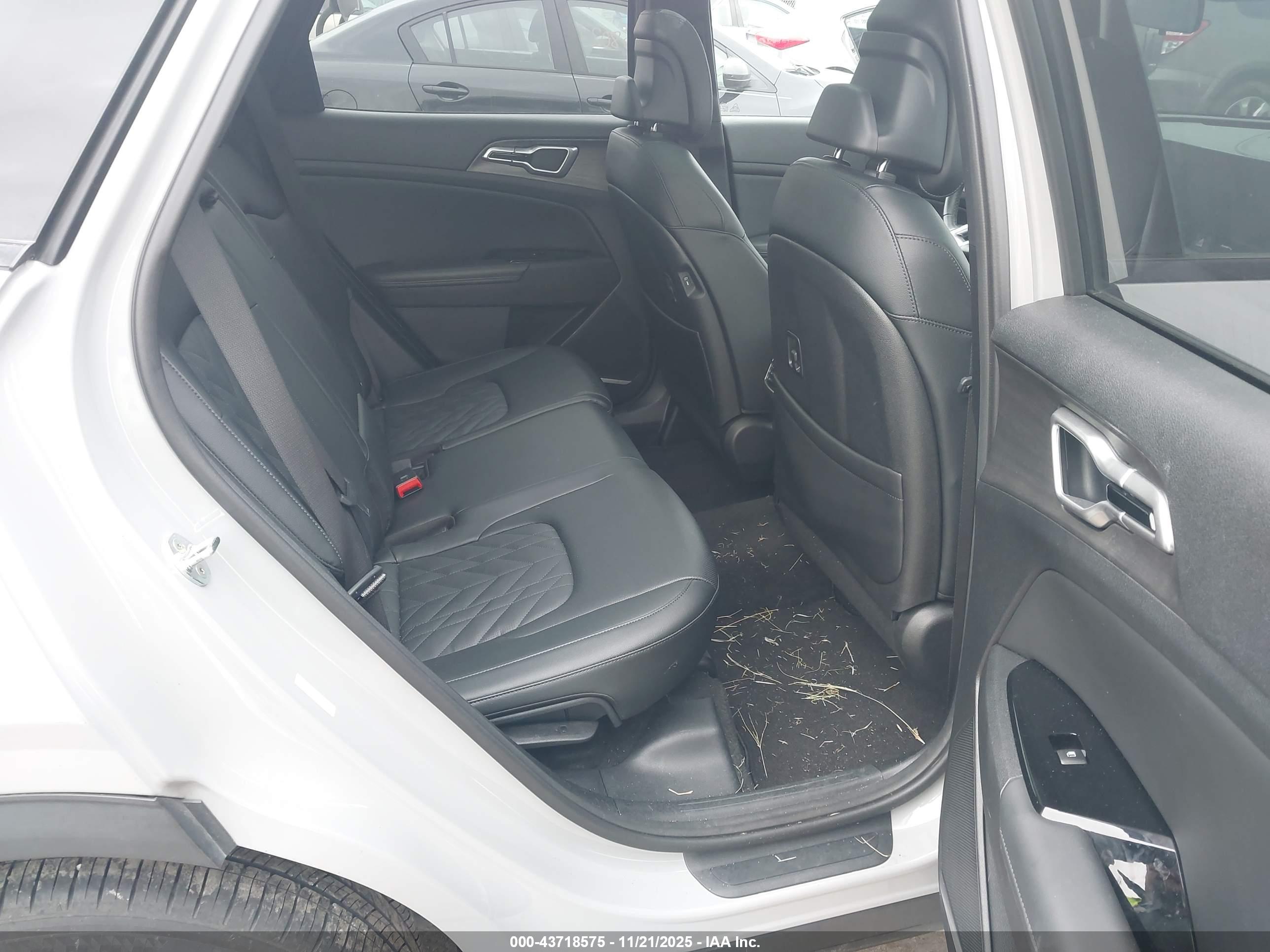 KIA SPORTAGE image 8