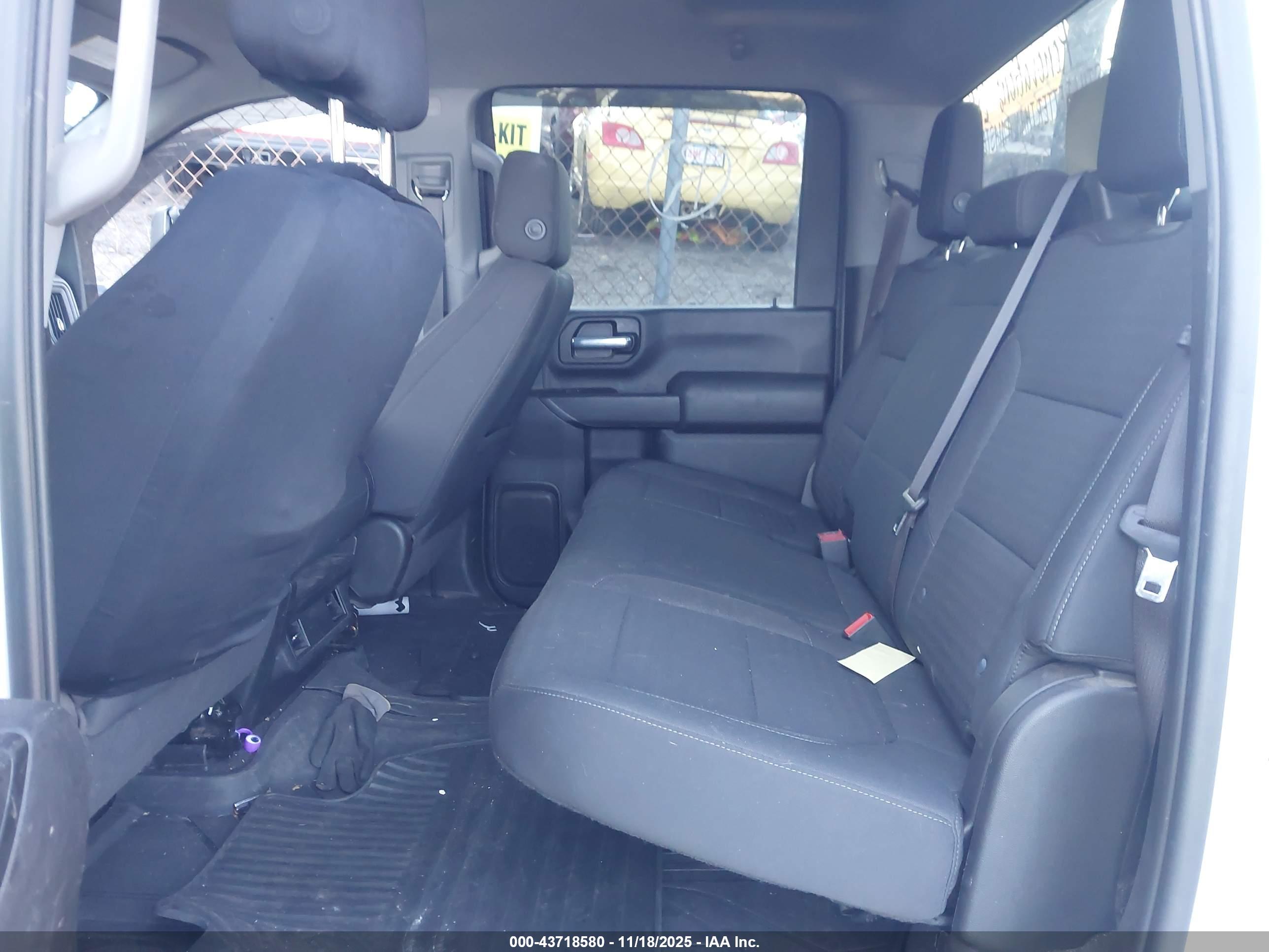 CHEVROLET SILVERADO image 8