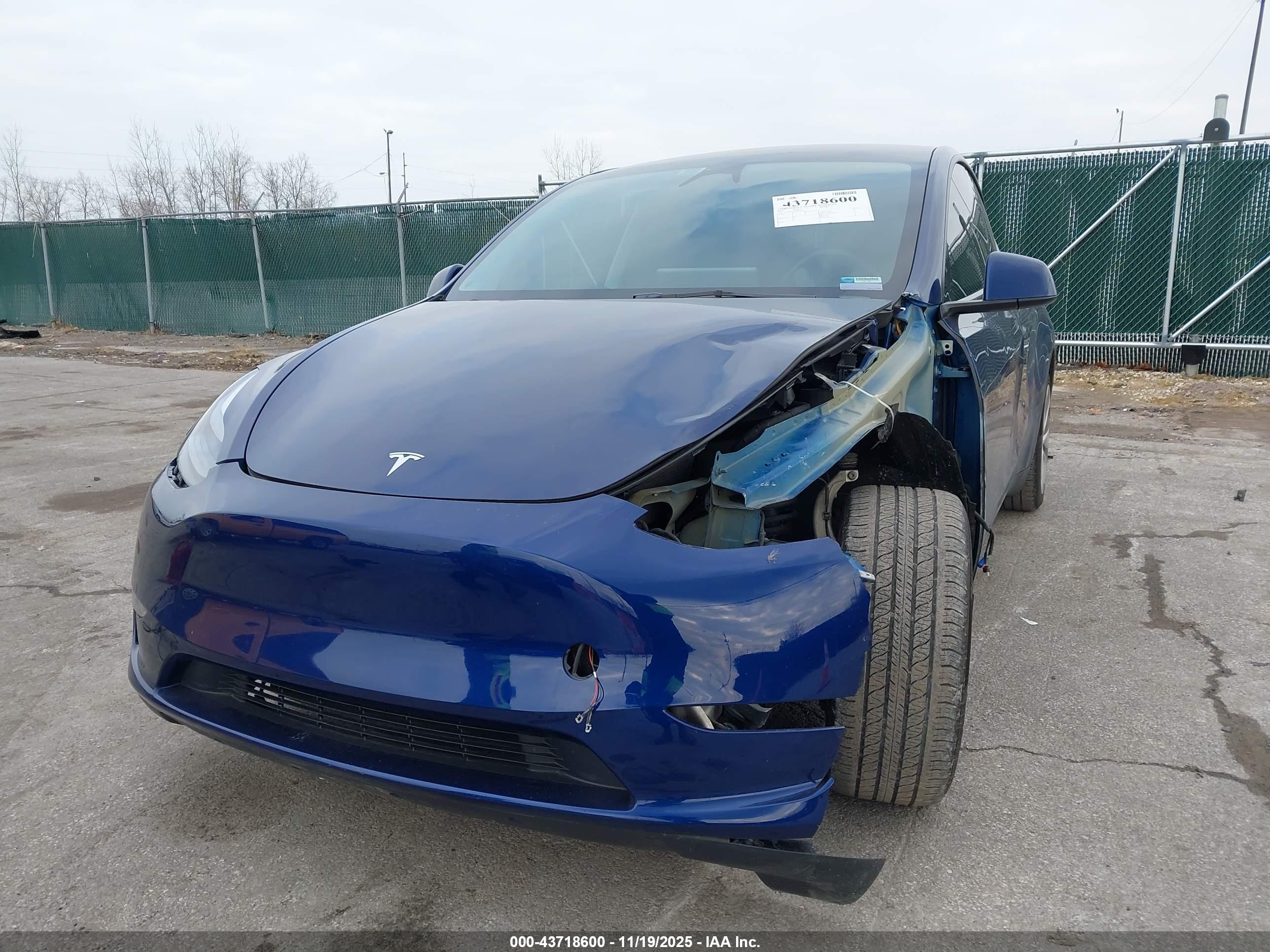 TESLA MODEL image 2