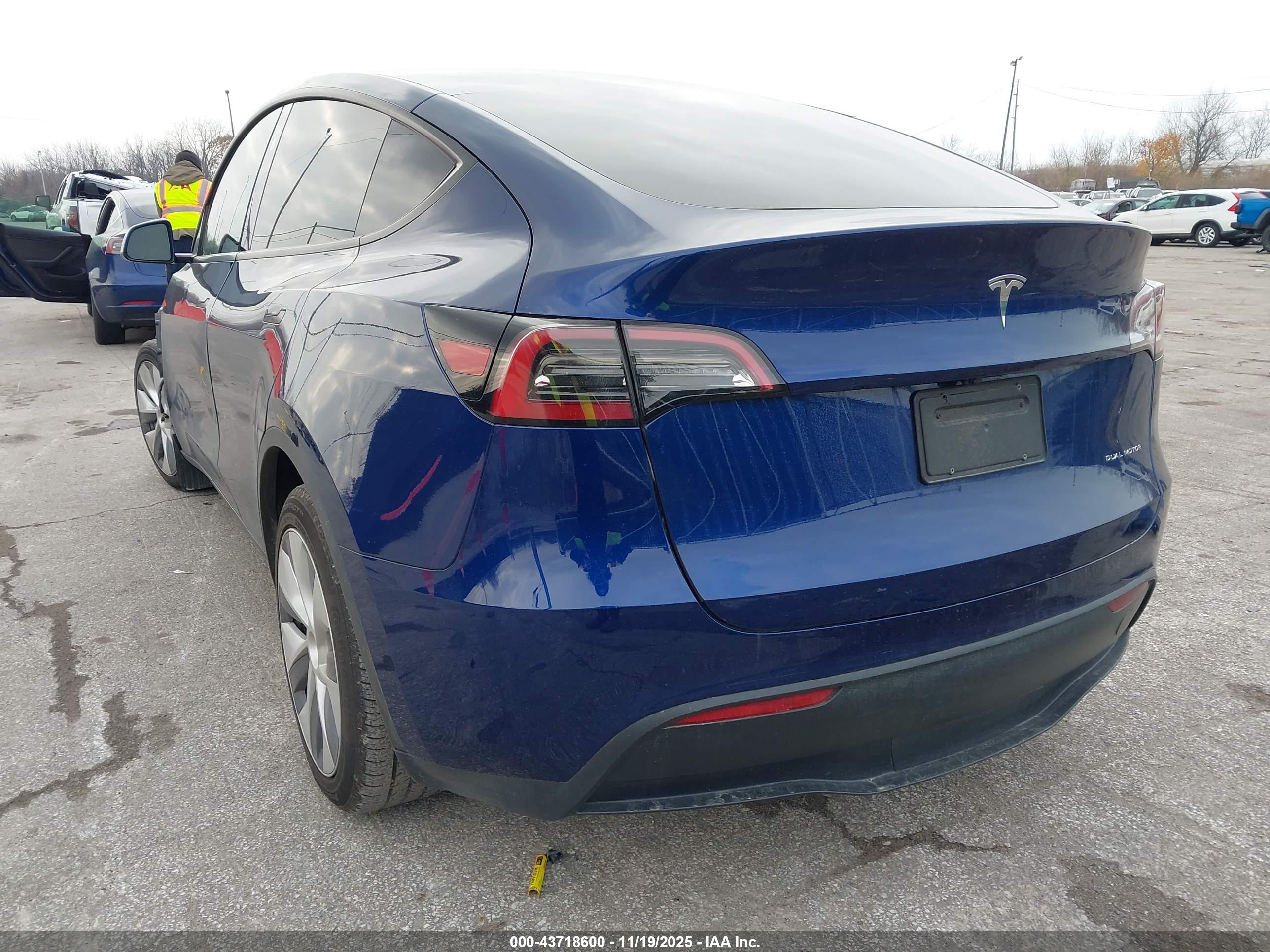 TESLA MODEL image 3