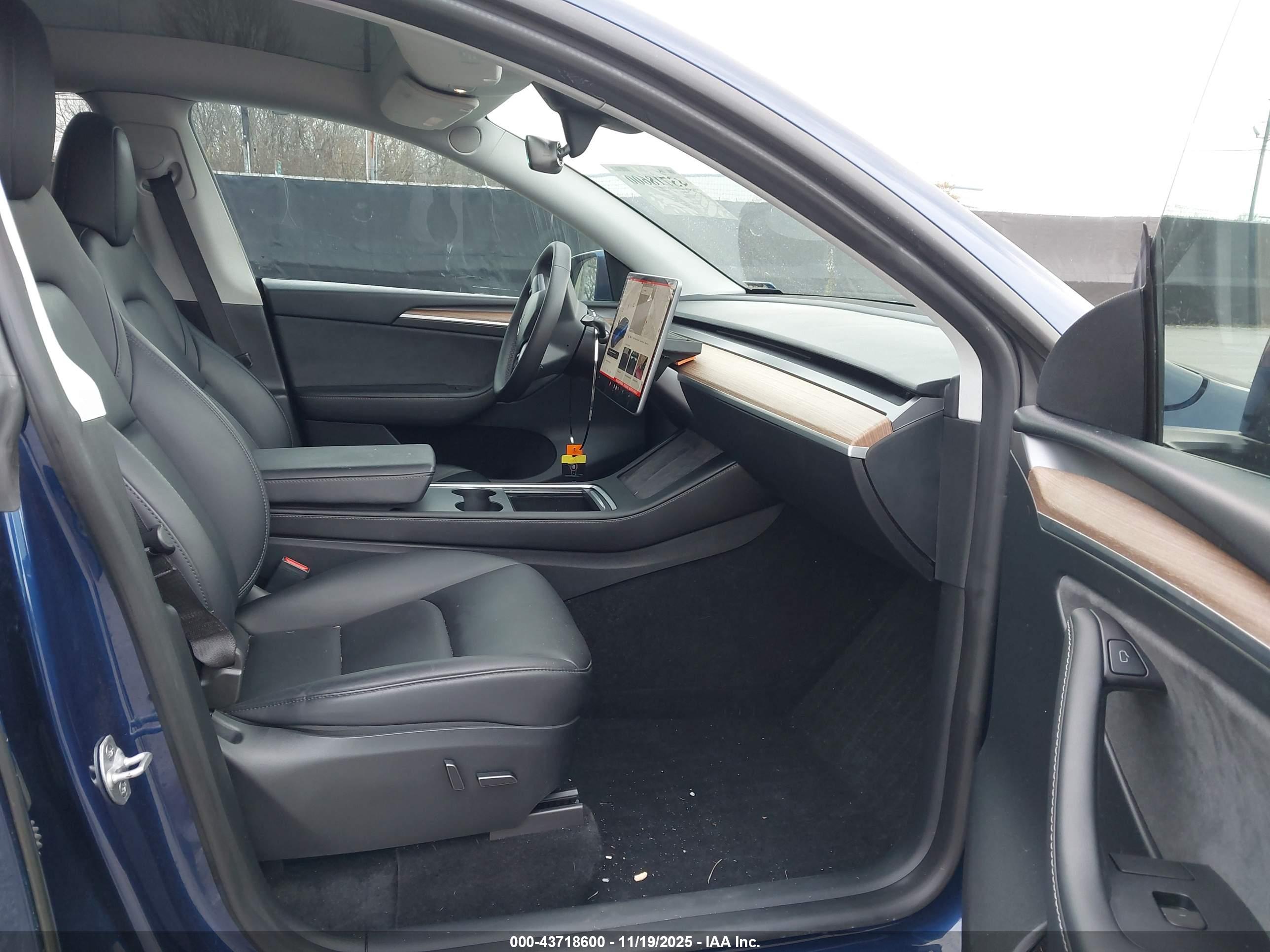 TESLA MODEL image 5