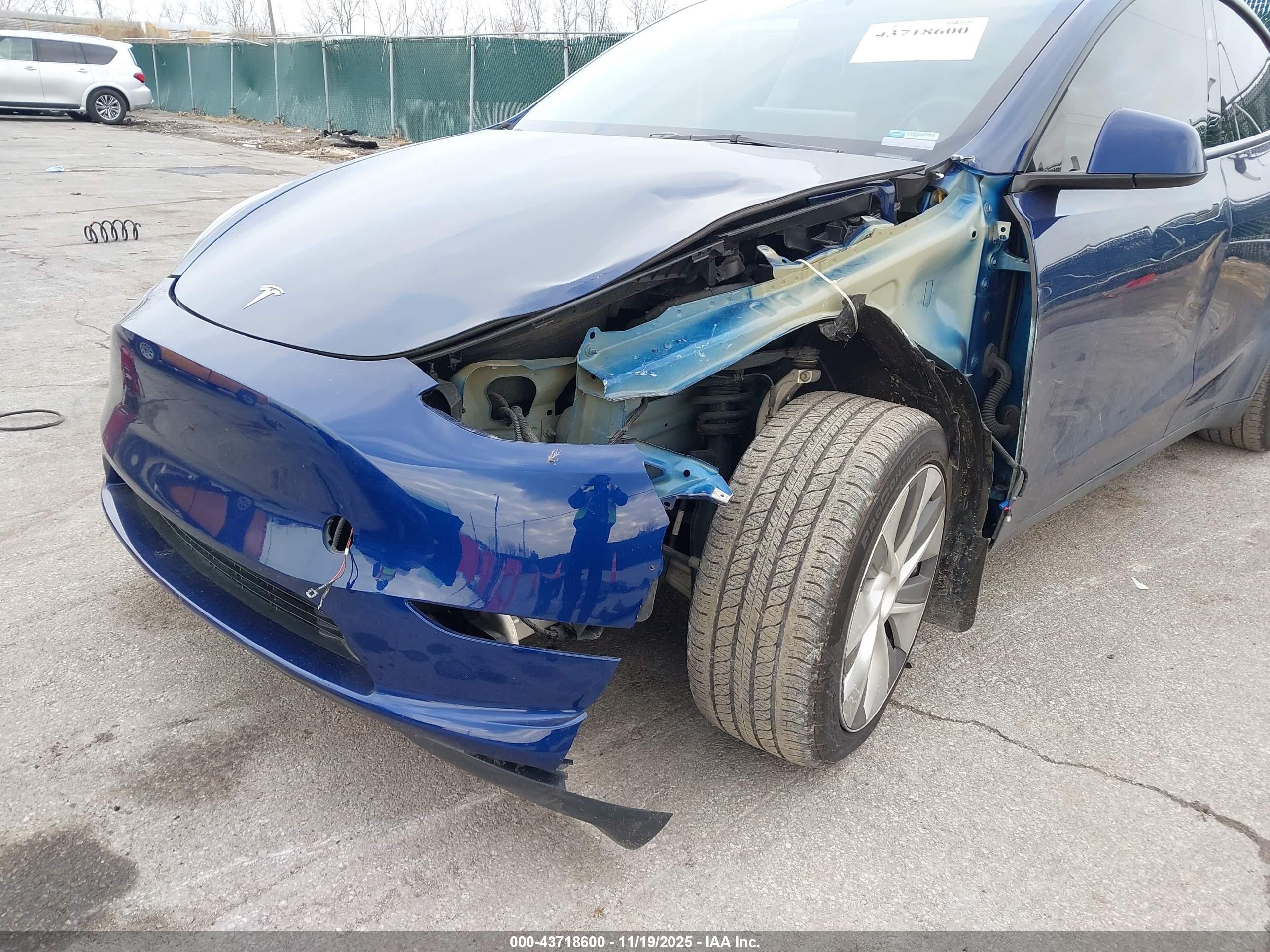 TESLA MODEL image 6