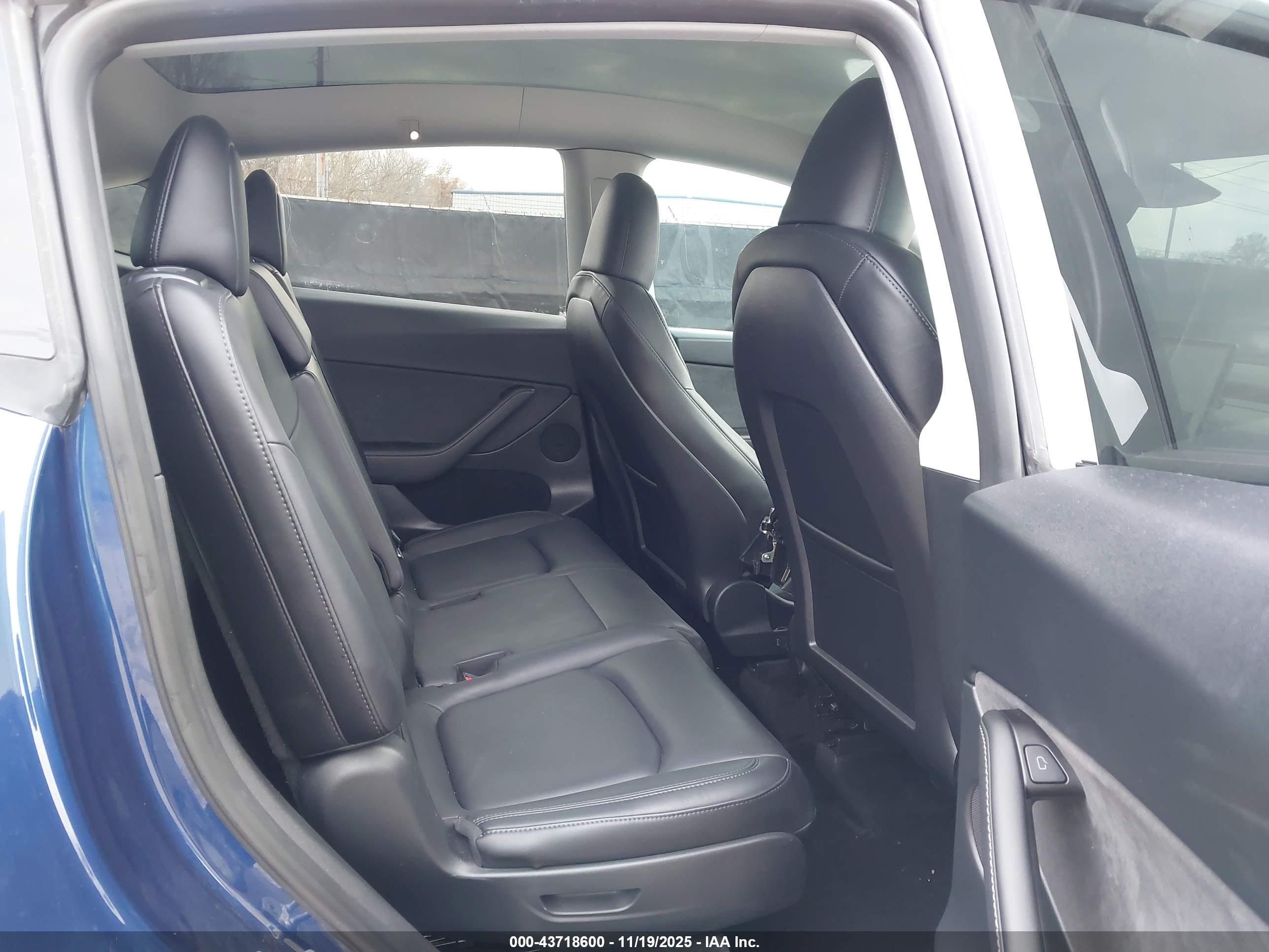 TESLA MODEL image 8