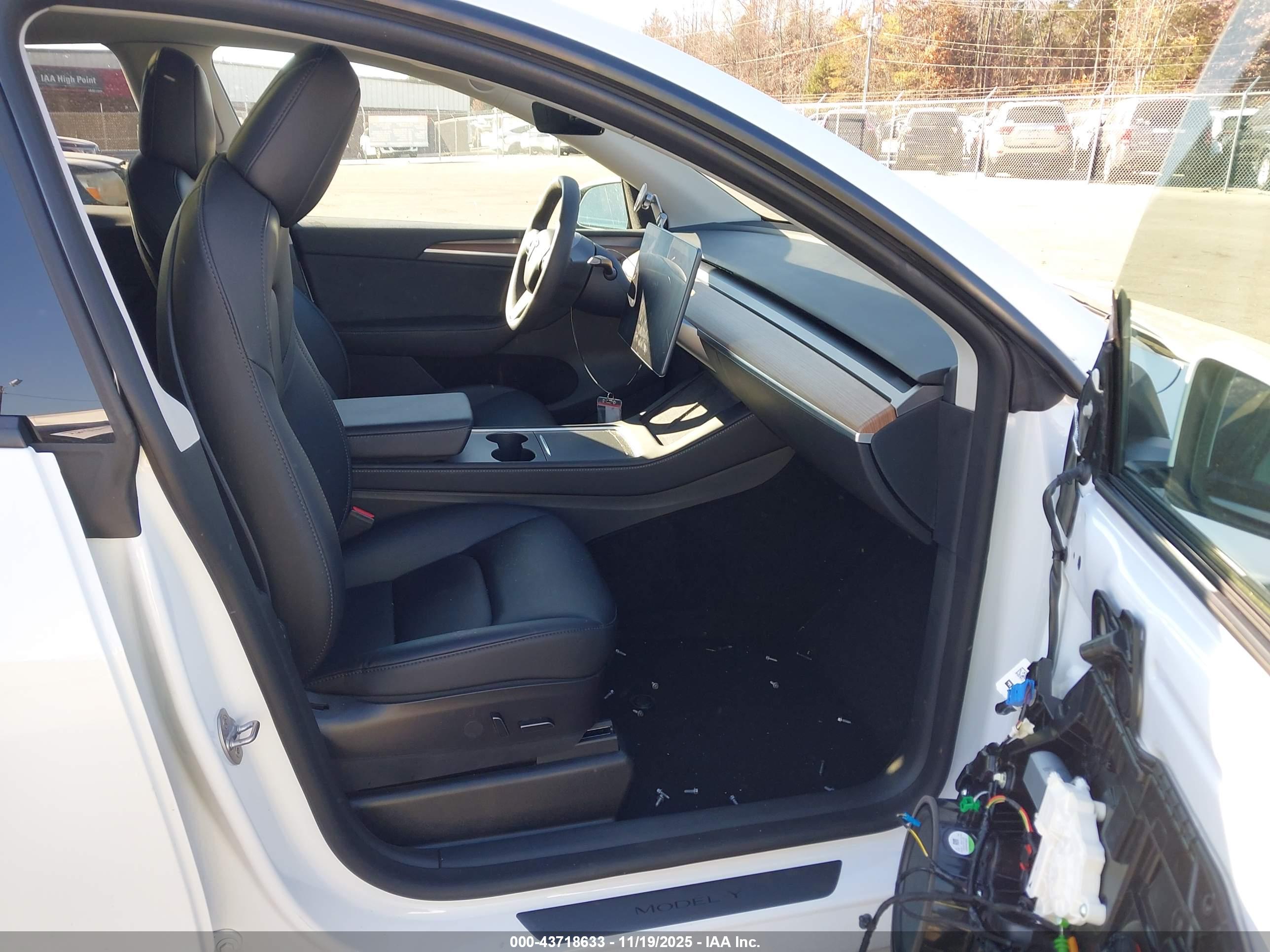 TESLA MODEL image 5