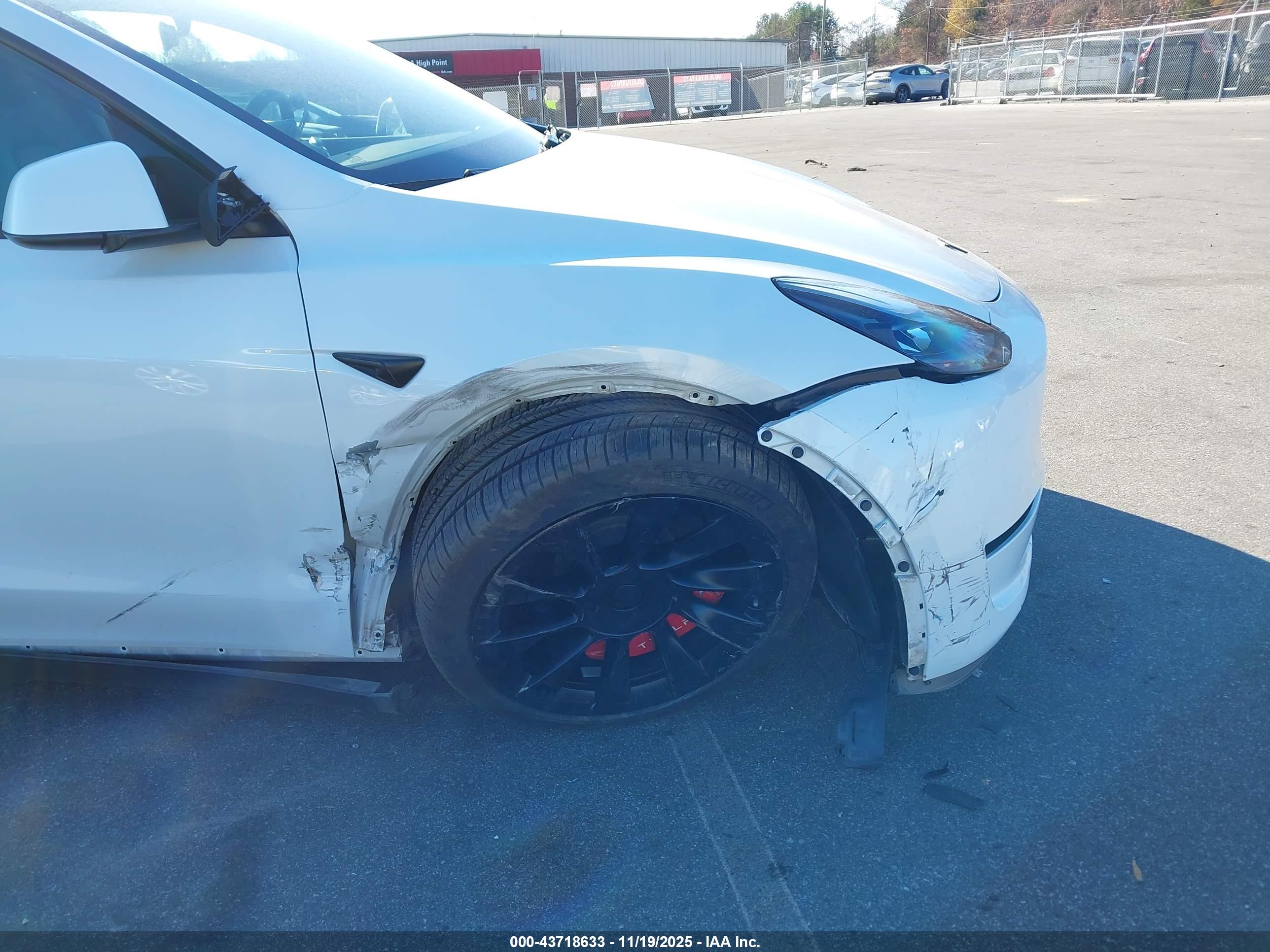 TESLA MODEL image 6