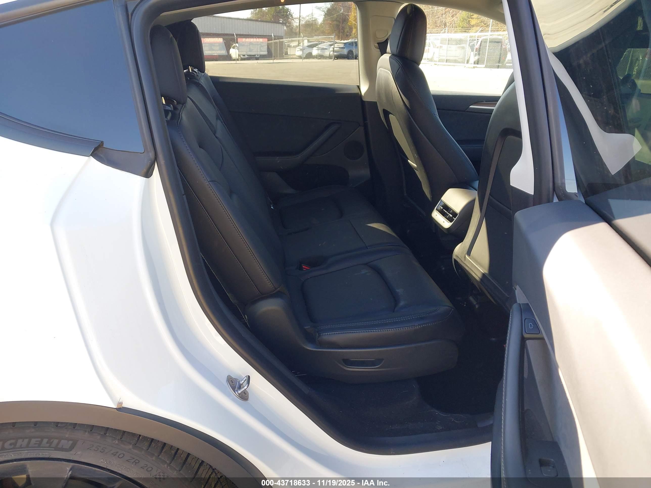 TESLA MODEL image 8