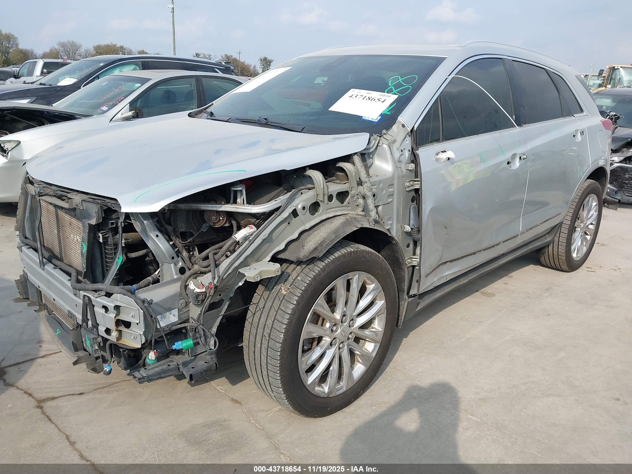 CADILLAC XT5 image 2