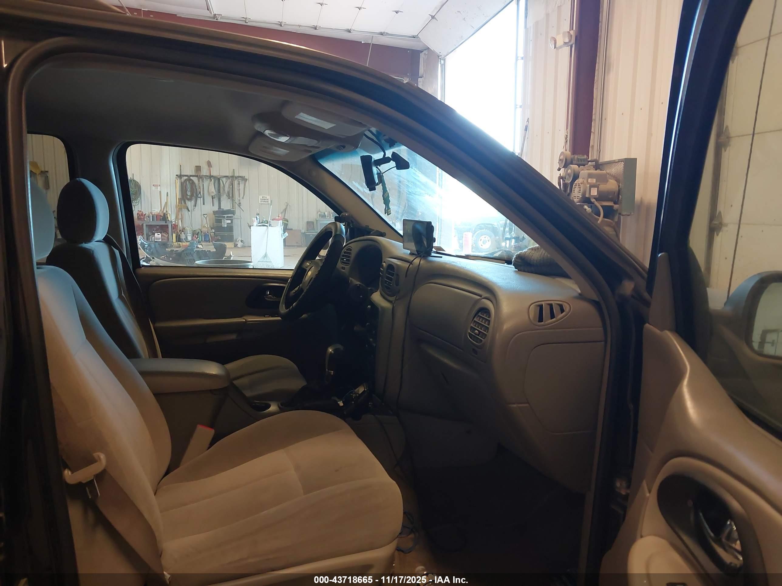 CHEVROLET TRAILBLAZER image 5