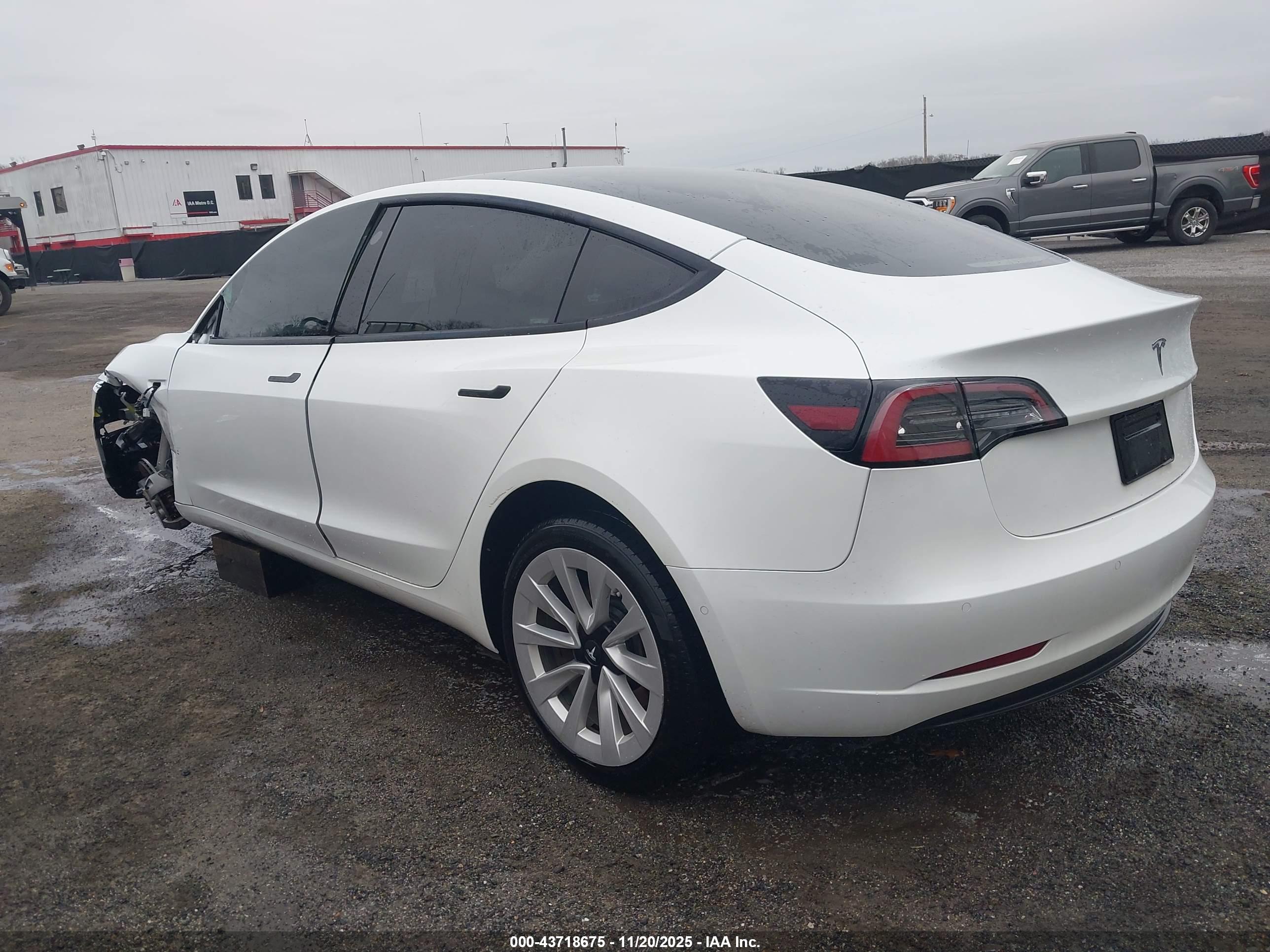 TESLA MODEL image 3
