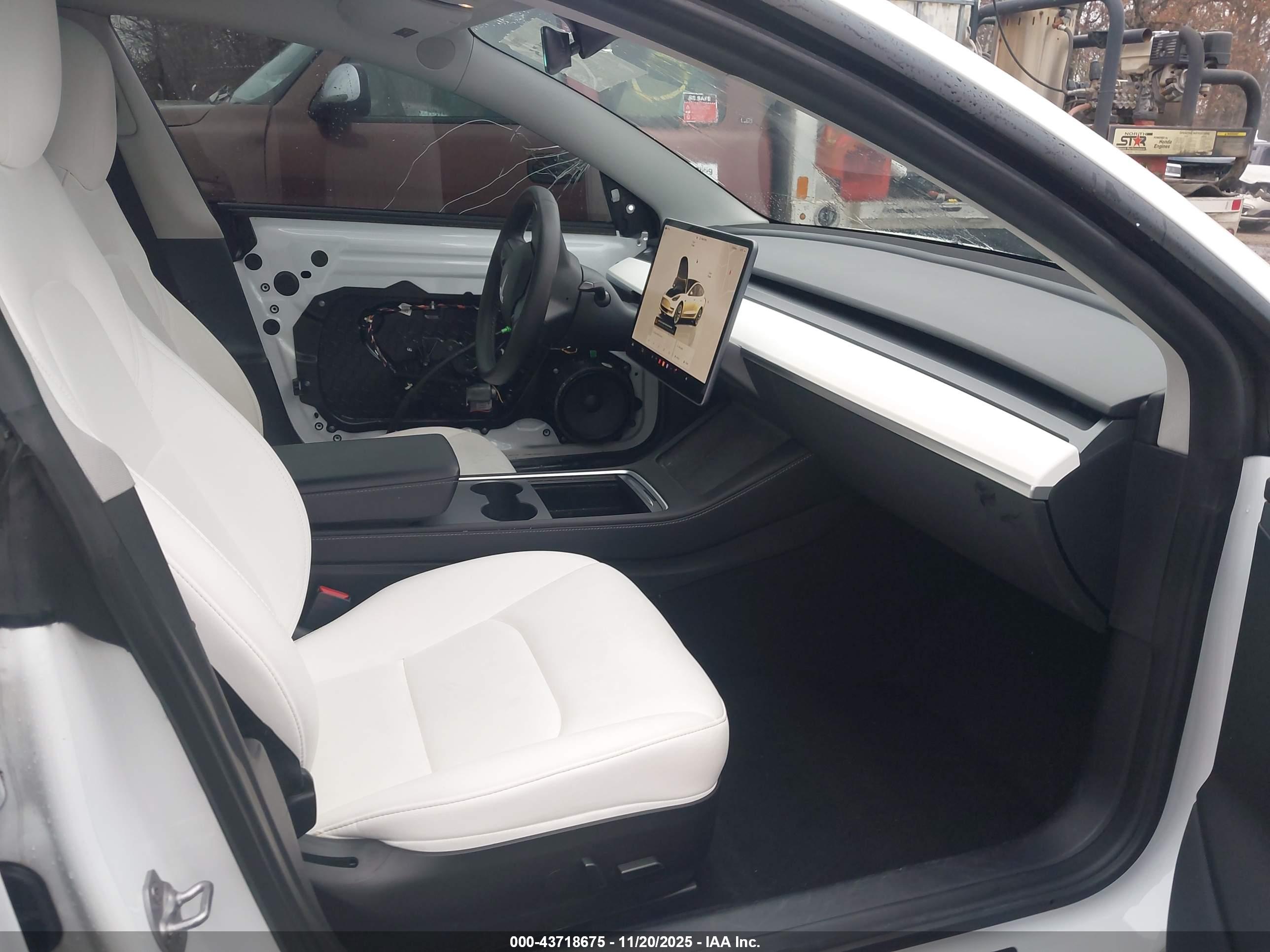 TESLA MODEL image 5