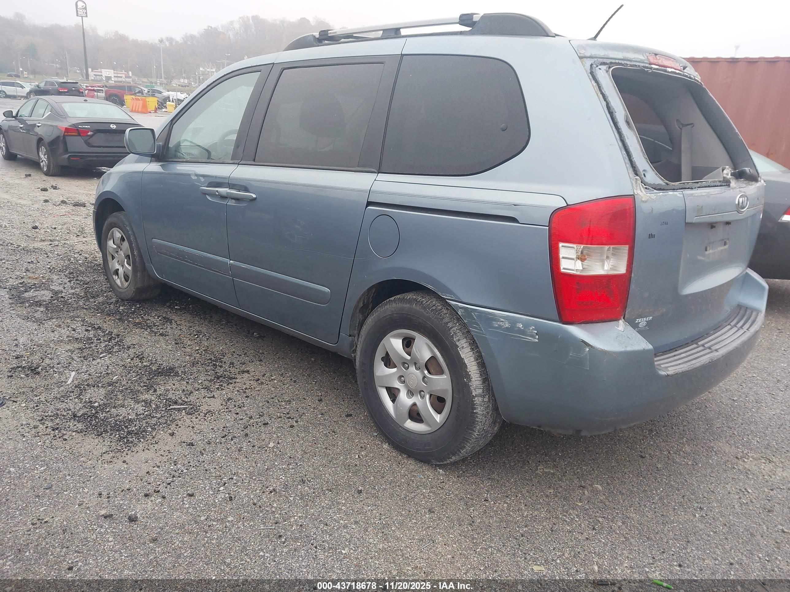 KIA SEDONA image 3