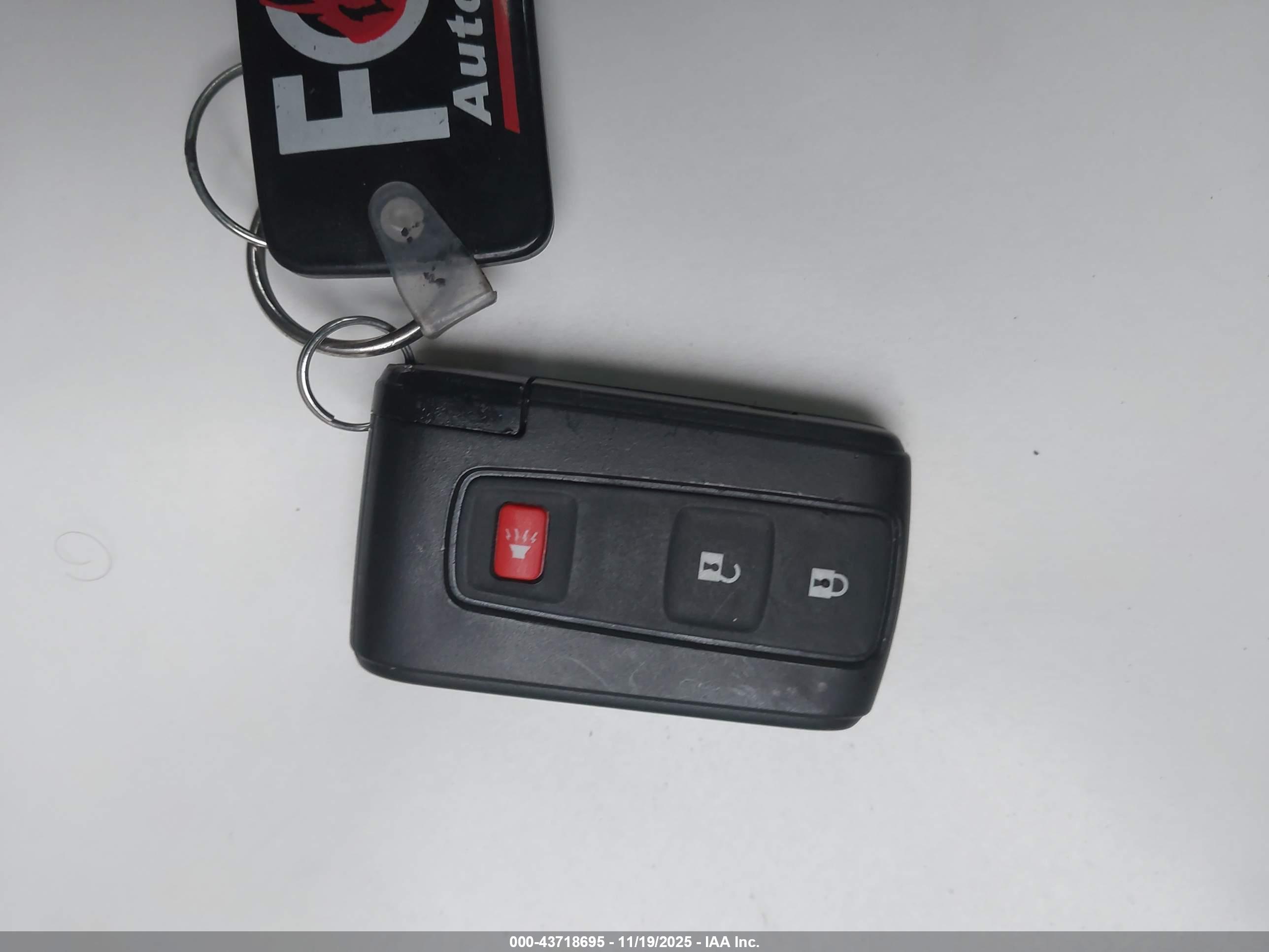 TOYOTA PRIUS image 11
