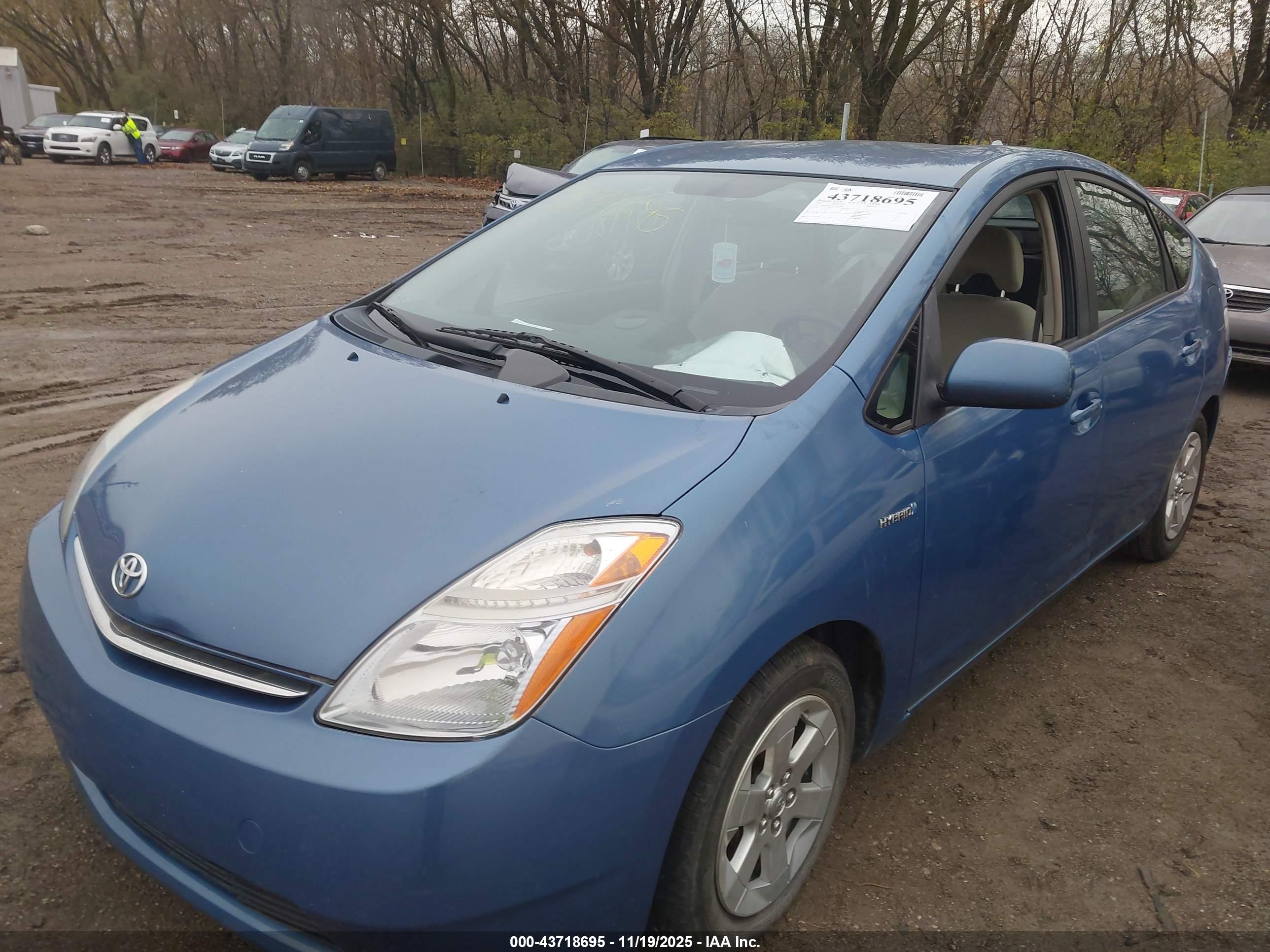 TOYOTA PRIUS image 2