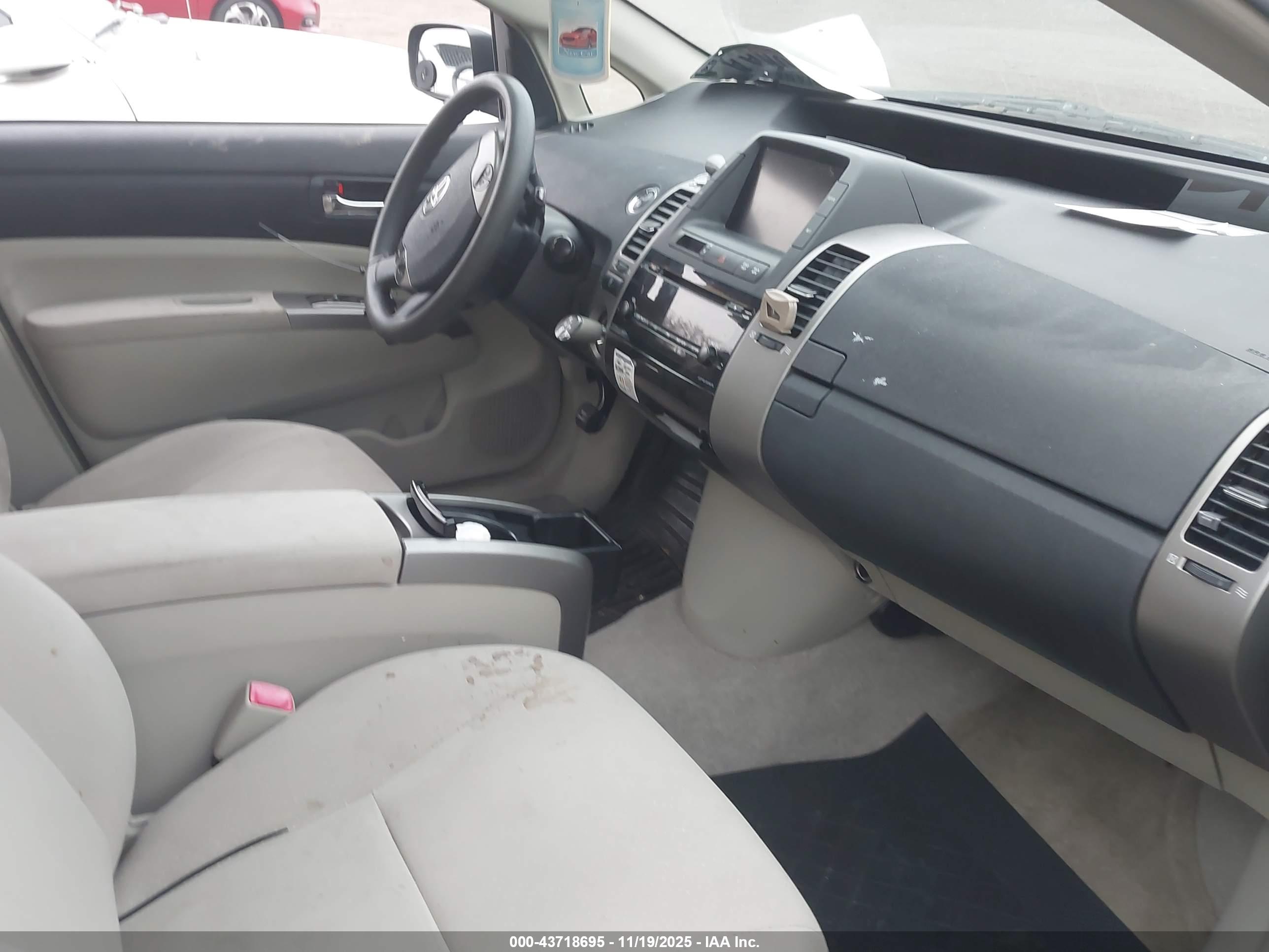 TOYOTA PRIUS image 5