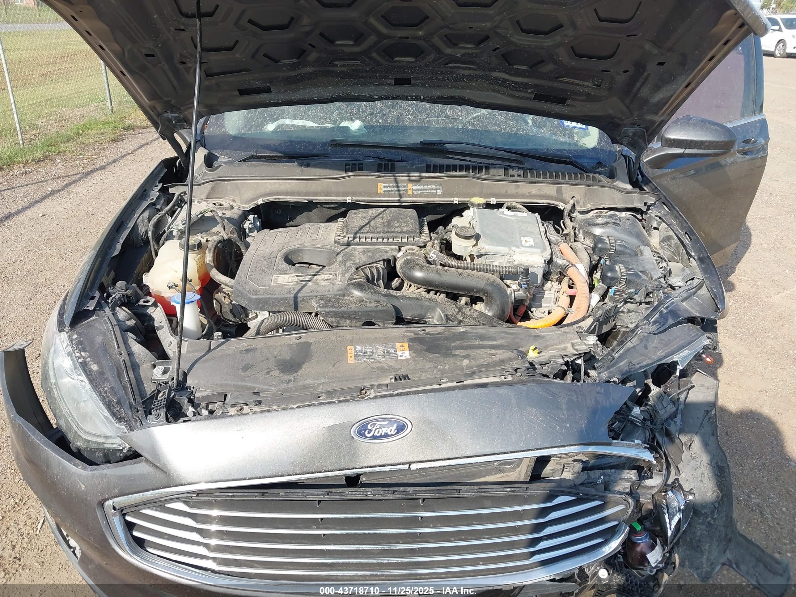 FORD FUSION image 10