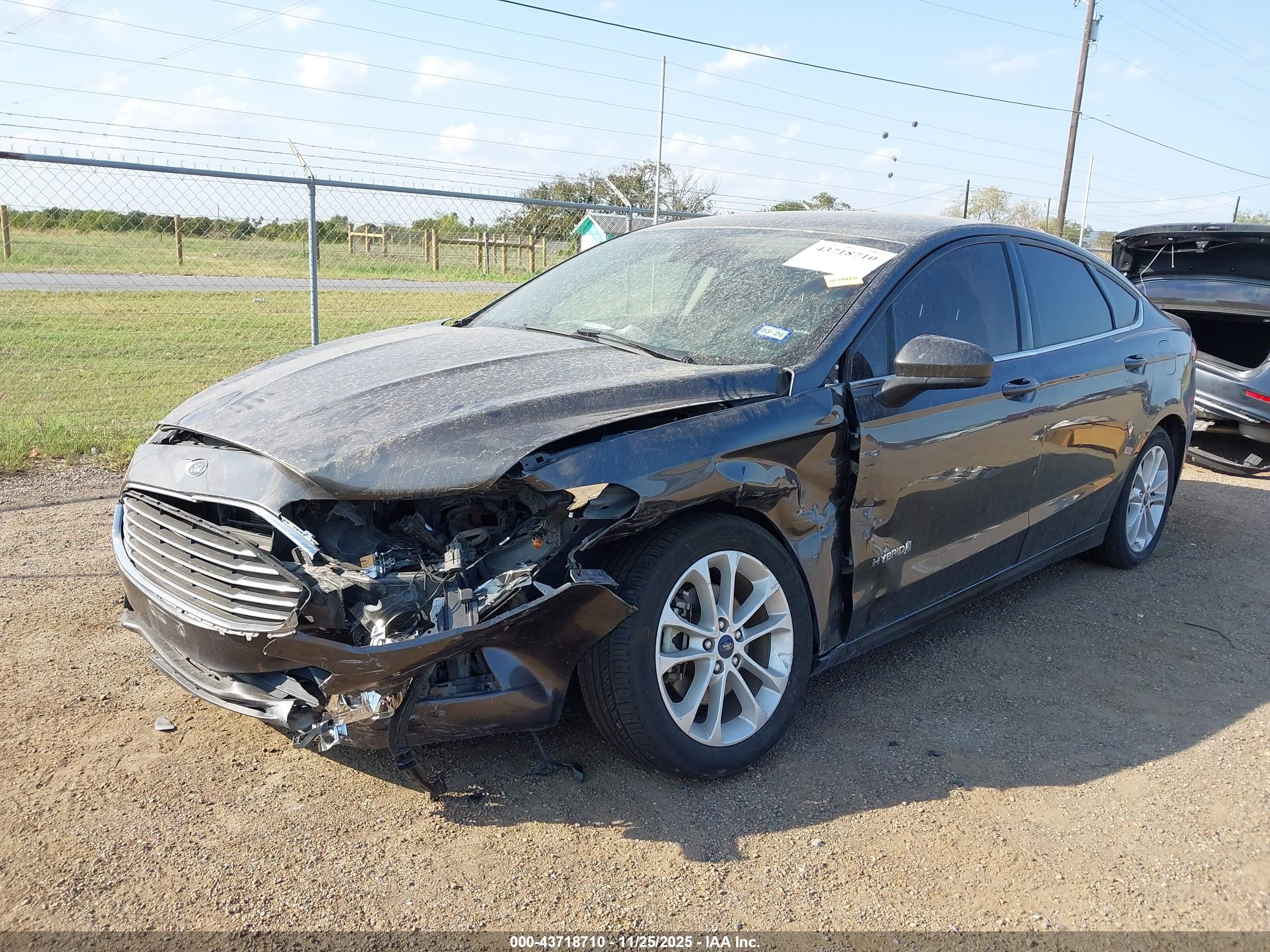 FORD FUSION image 2