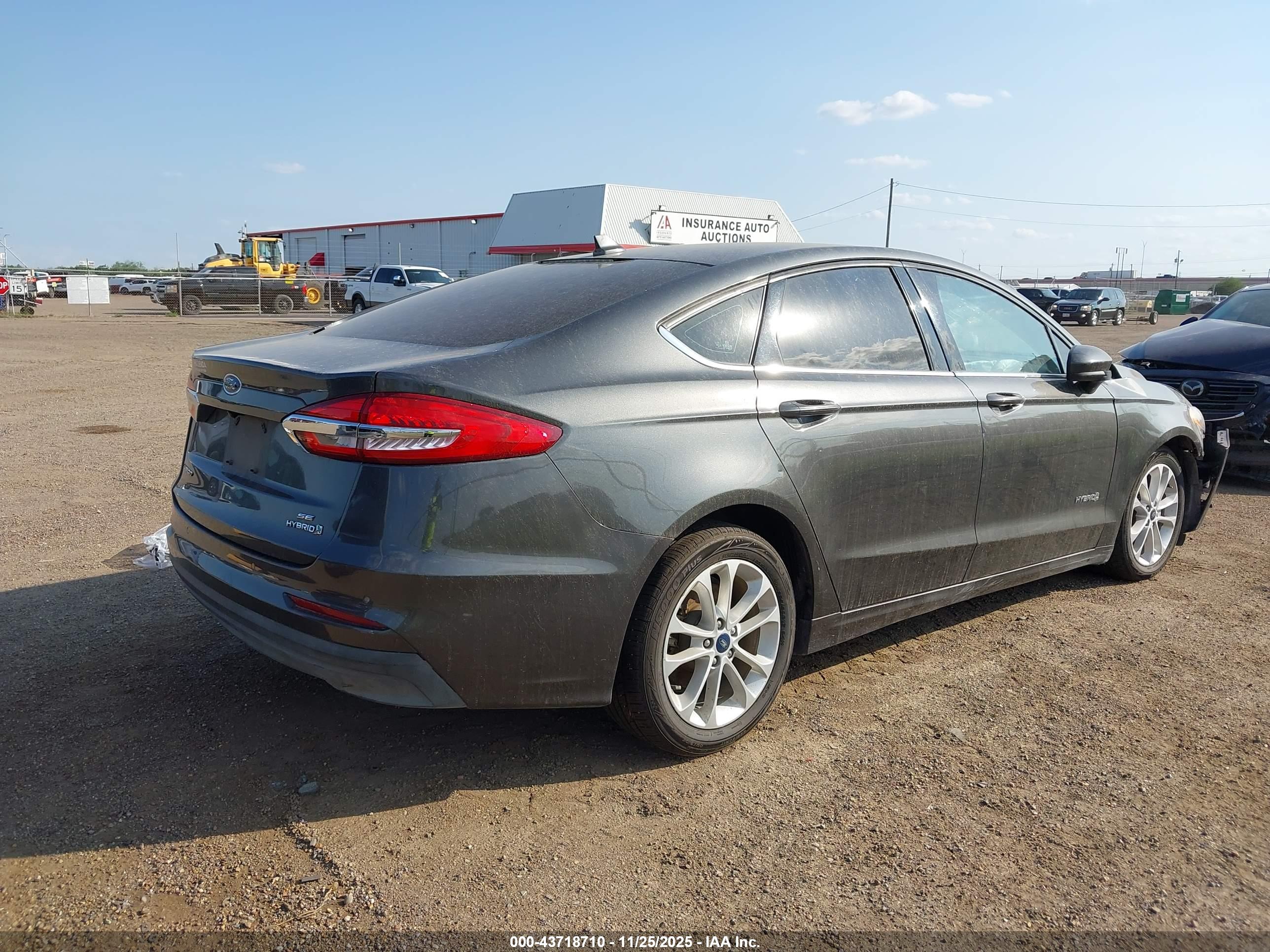 FORD FUSION image 4