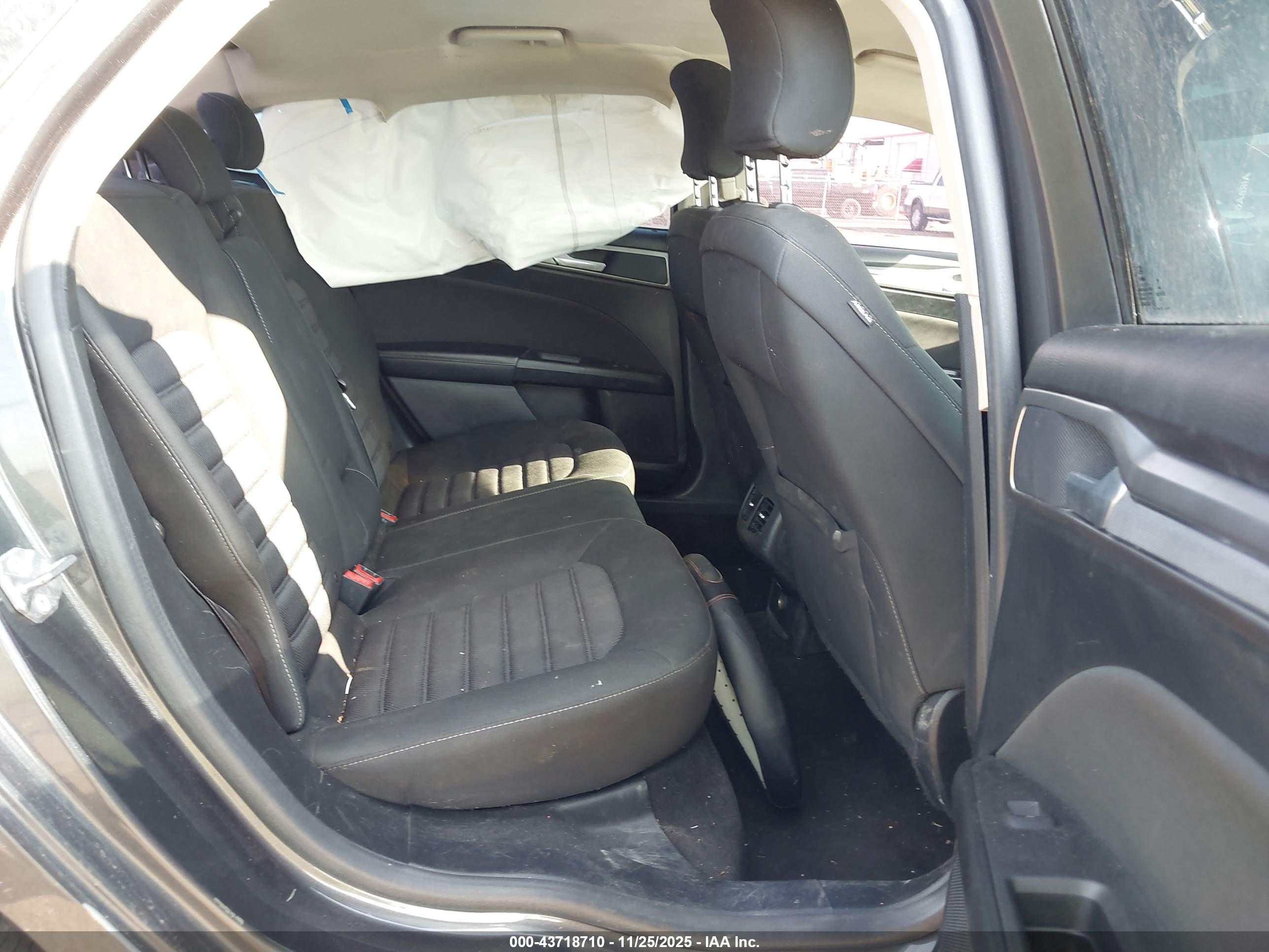 FORD FUSION image 8