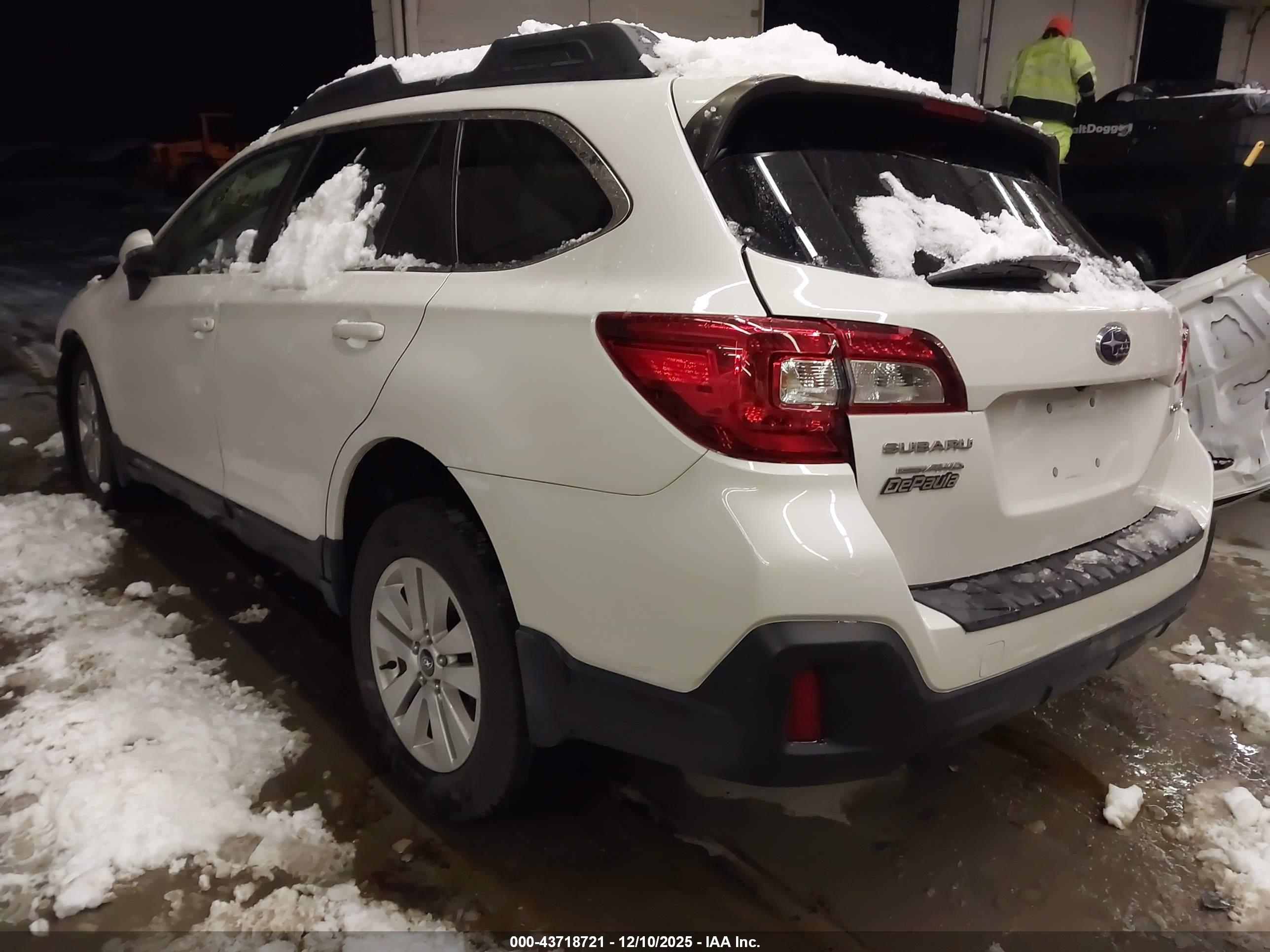 SUBARU OUTBACK image 3