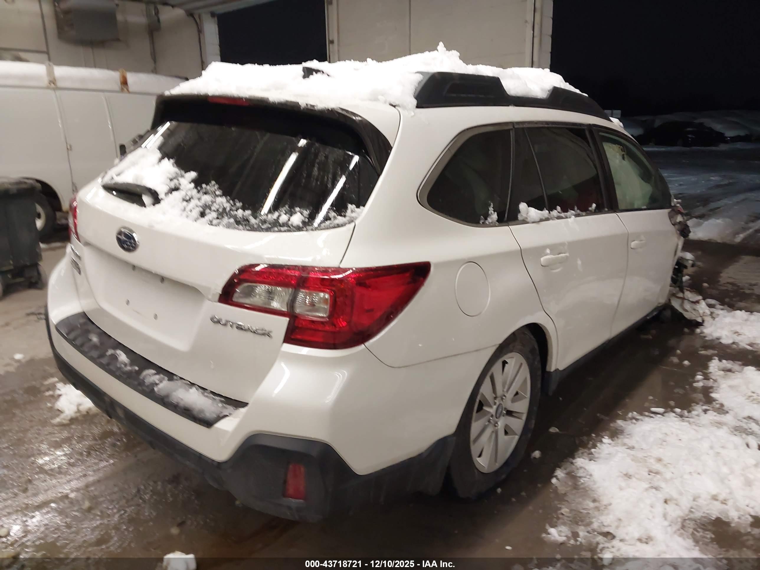 SUBARU OUTBACK image 4